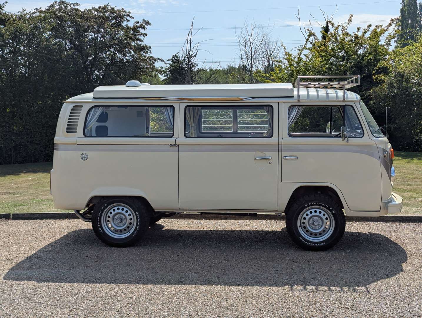 <p>1977 VW WESTFALIA T2 CAMPER</p>