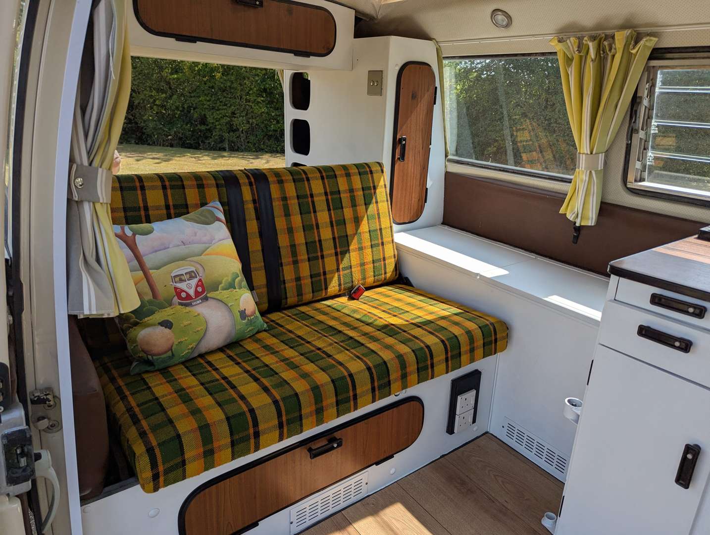 <p>1977 VW WESTFALIA T2 CAMPER</p>