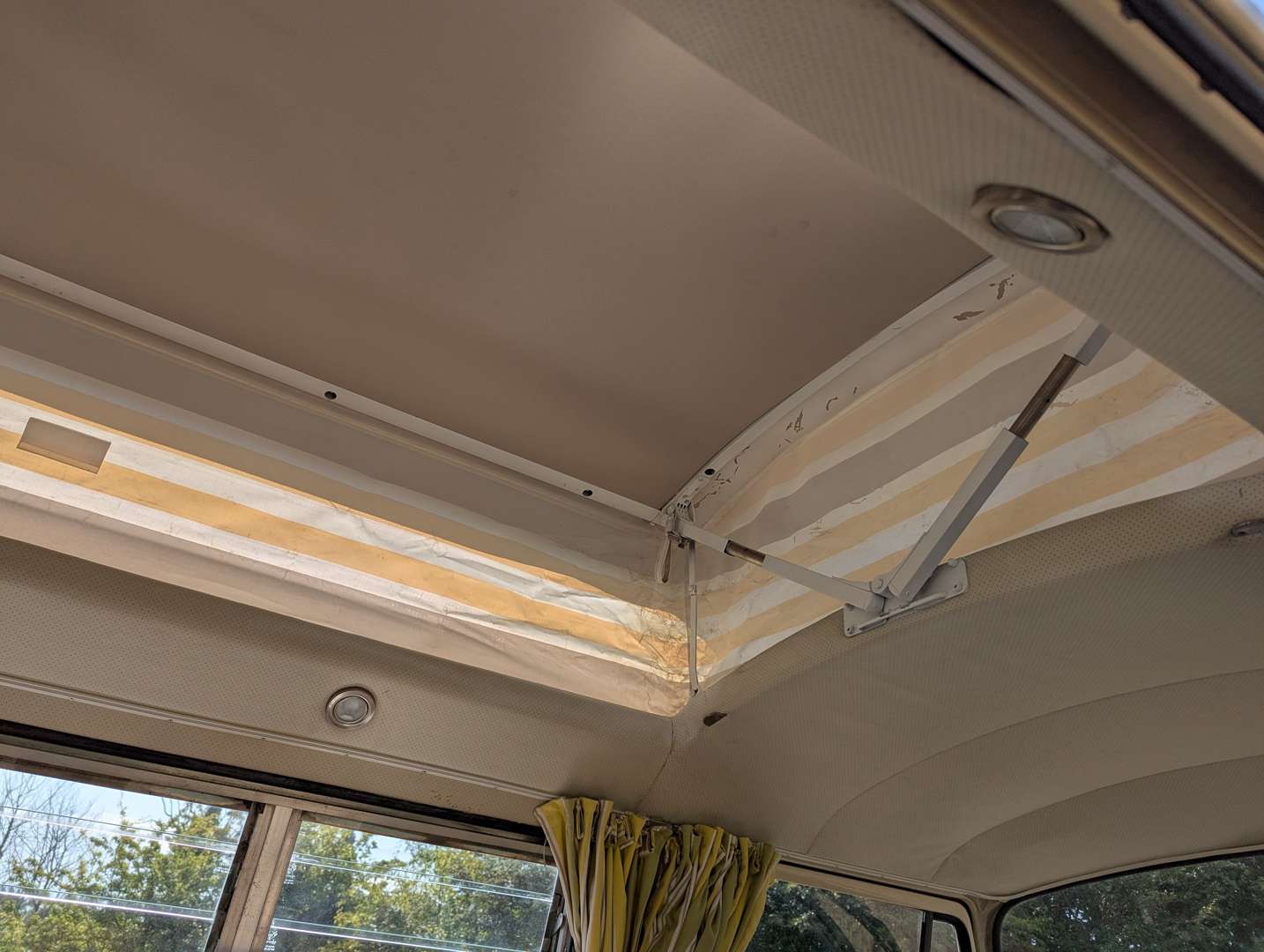 <p>1977 VW WESTFALIA T2 CAMPER</p>