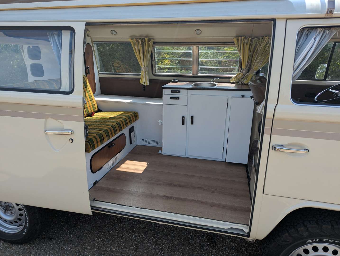 <p>1977 VW WESTFALIA T2 CAMPER</p>