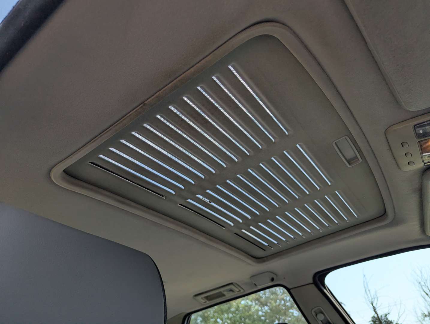 <p>1999 ROVER STERLING AUTO</p>