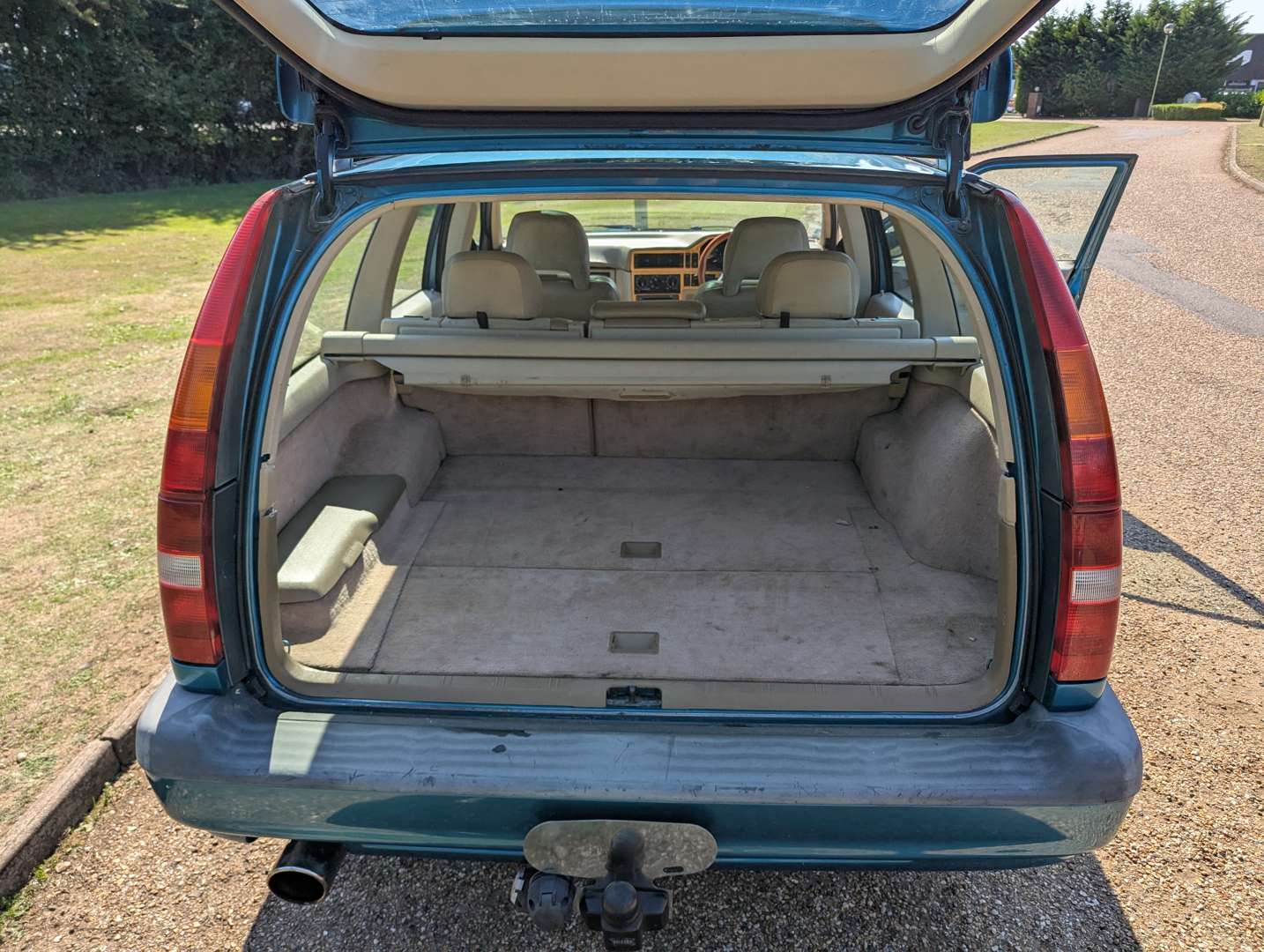 <p>1996 VOLVO 850R ESTATE AUTO</p>