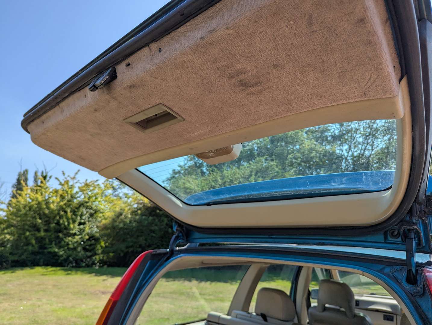 <p>1996 VOLVO 850R ESTATE AUTO</p>