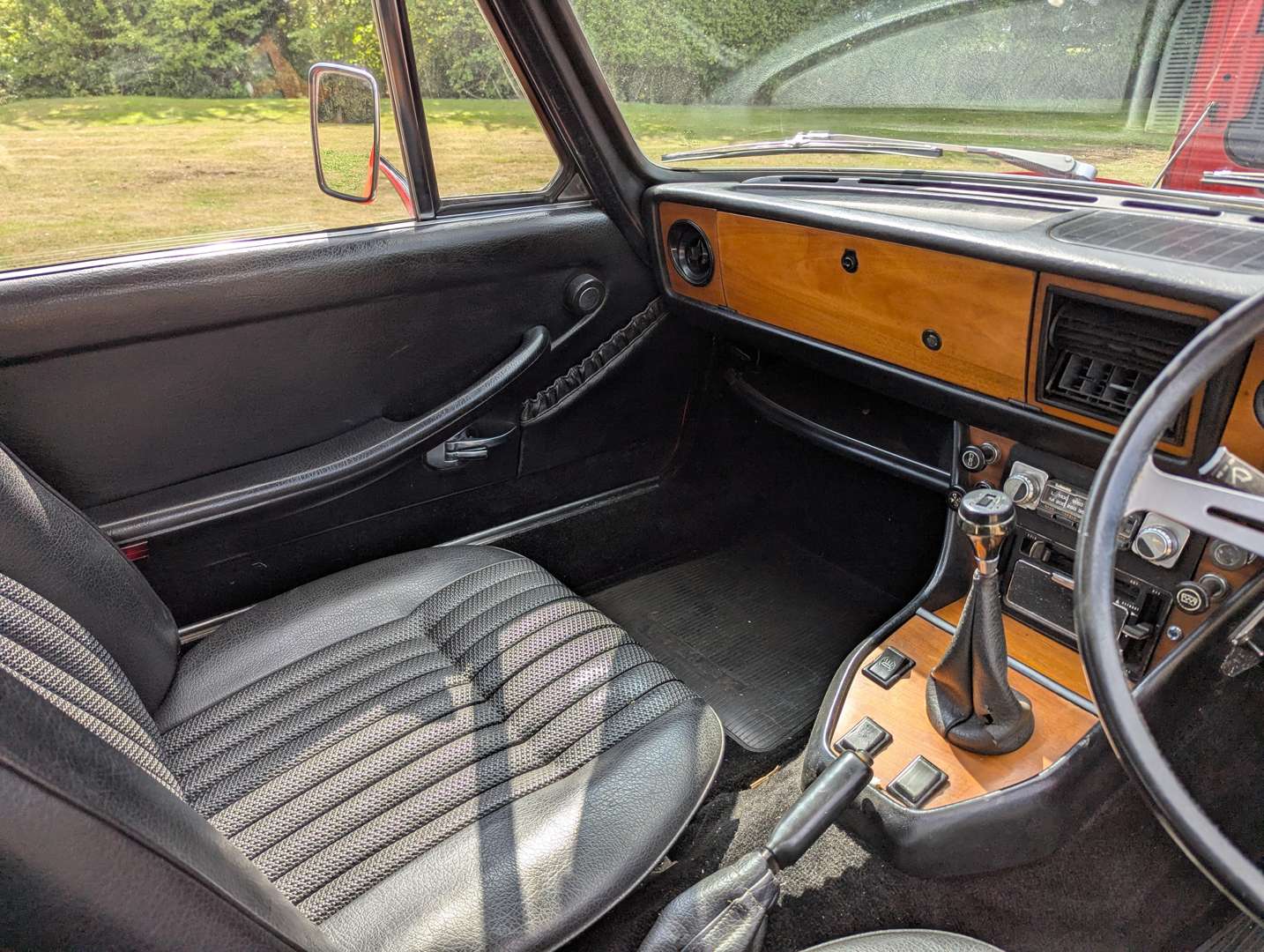 <p>1972 TRIUMPH STAG</p>