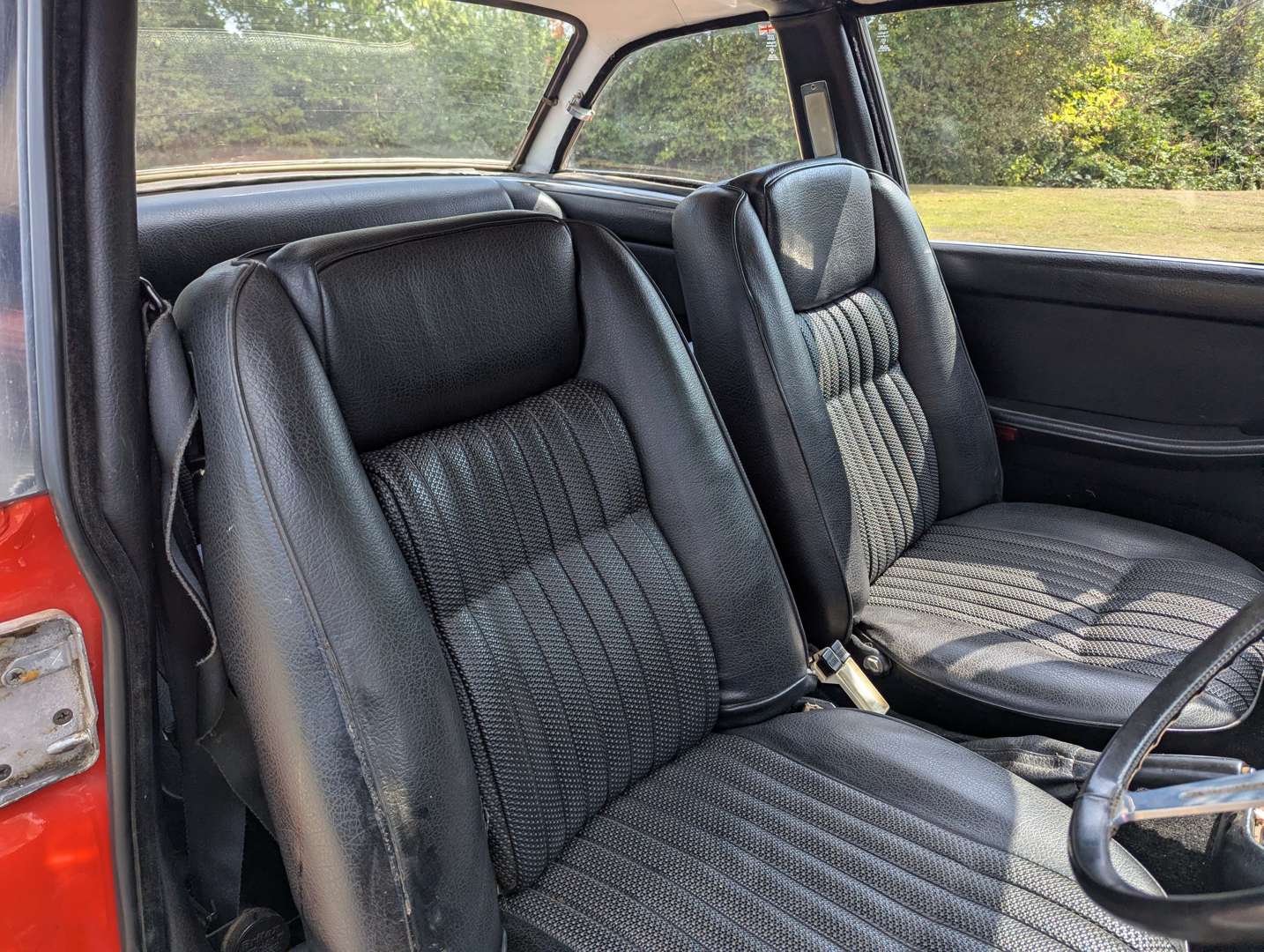 <p>1972 TRIUMPH STAG</p>