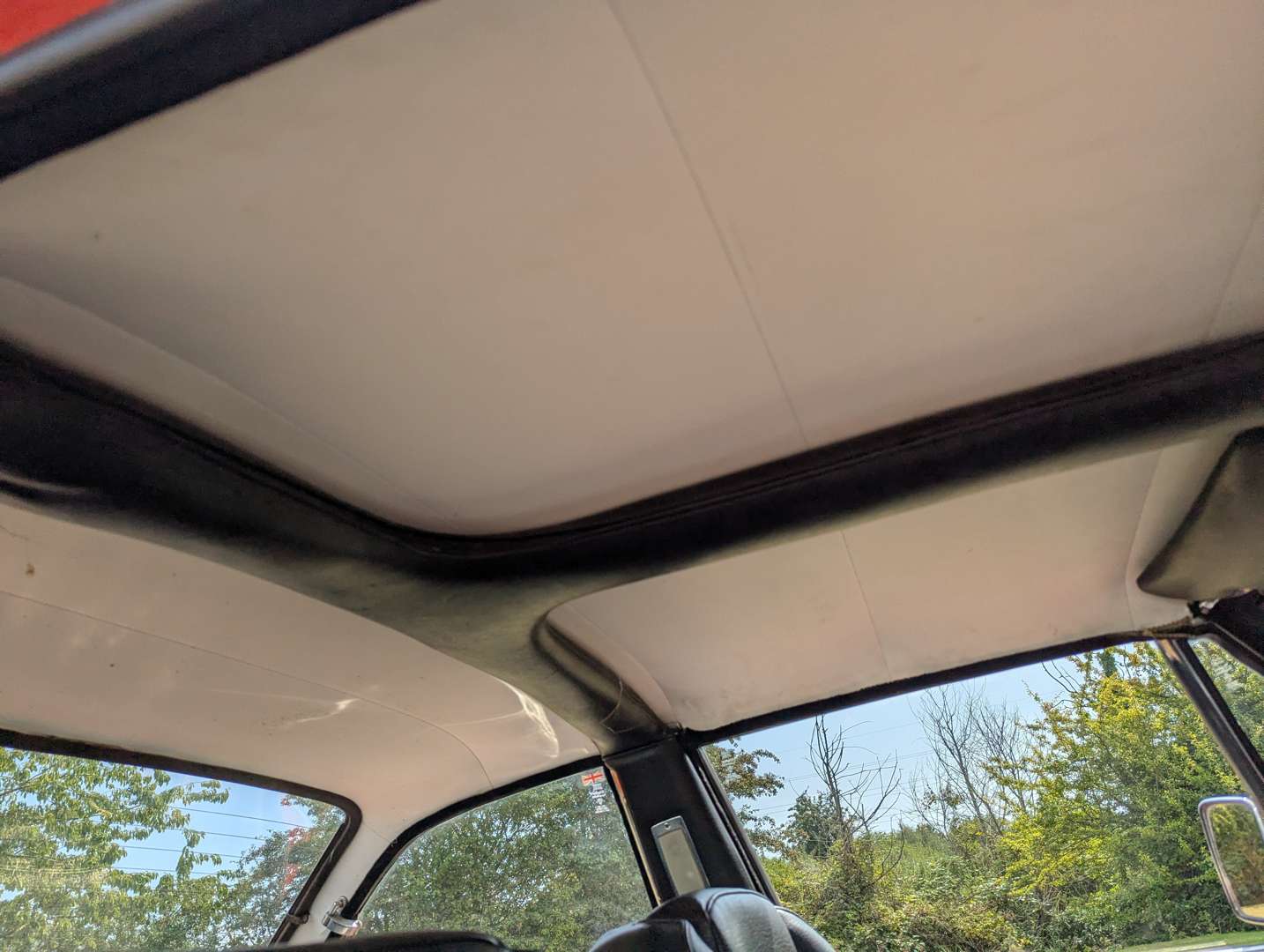 <p>1972 TRIUMPH STAG</p>