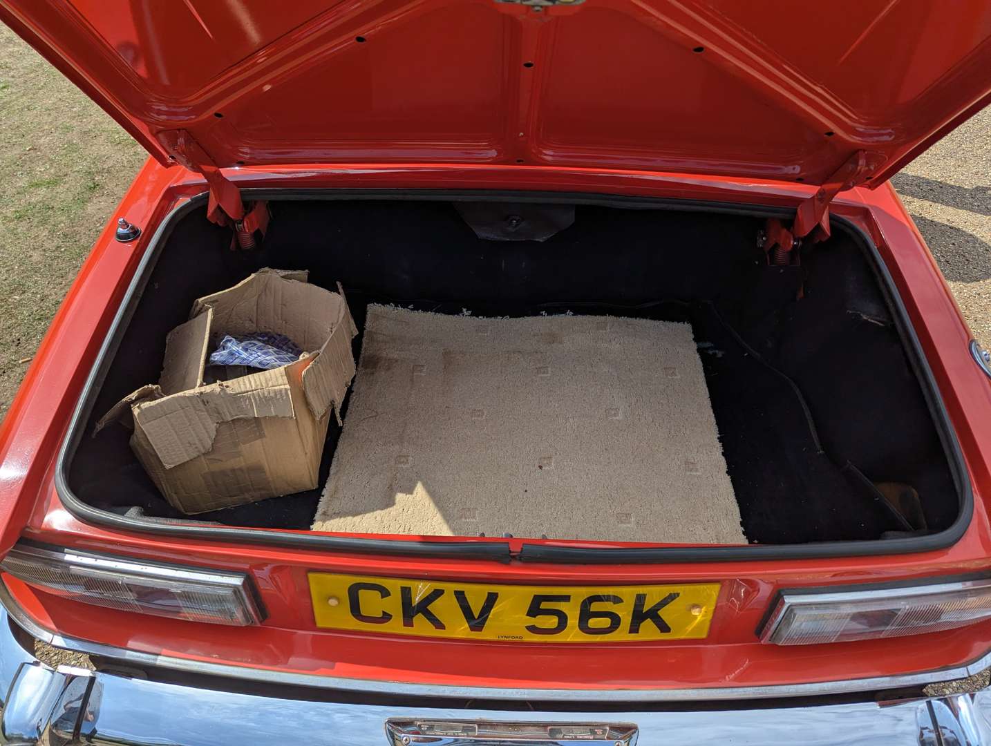 <p>1972 TRIUMPH STAG</p>