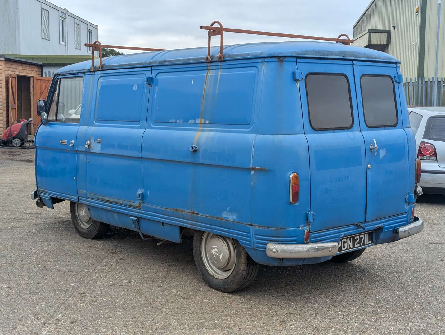 <p>1973 COMMER FC VAN</p>