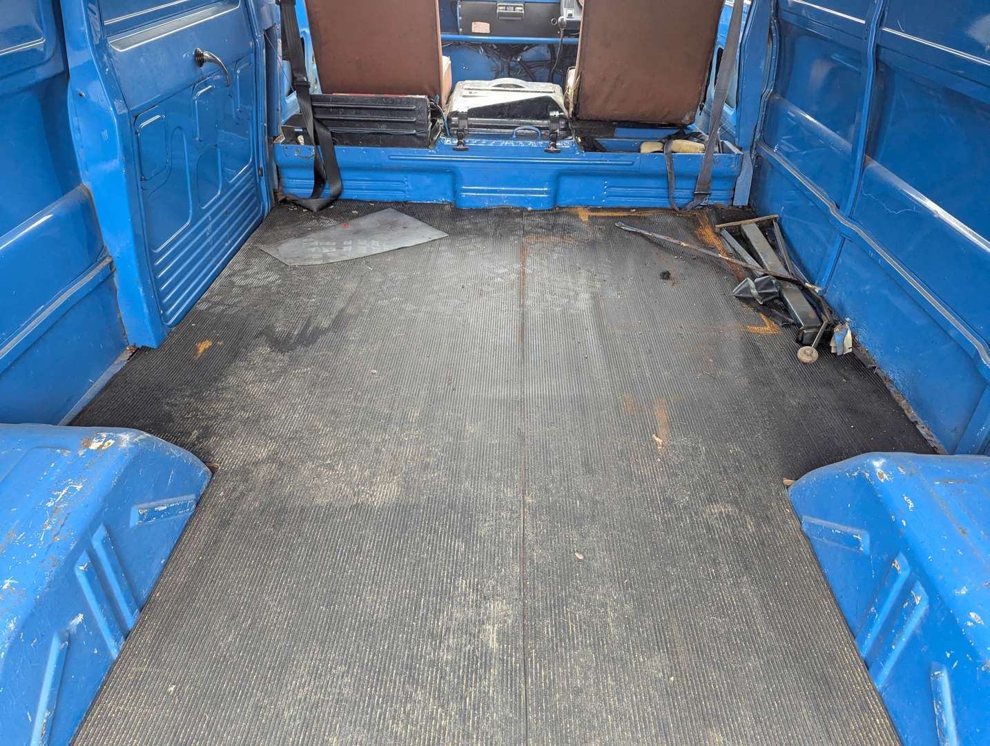 <p>1973 COMMER FC VAN</p>