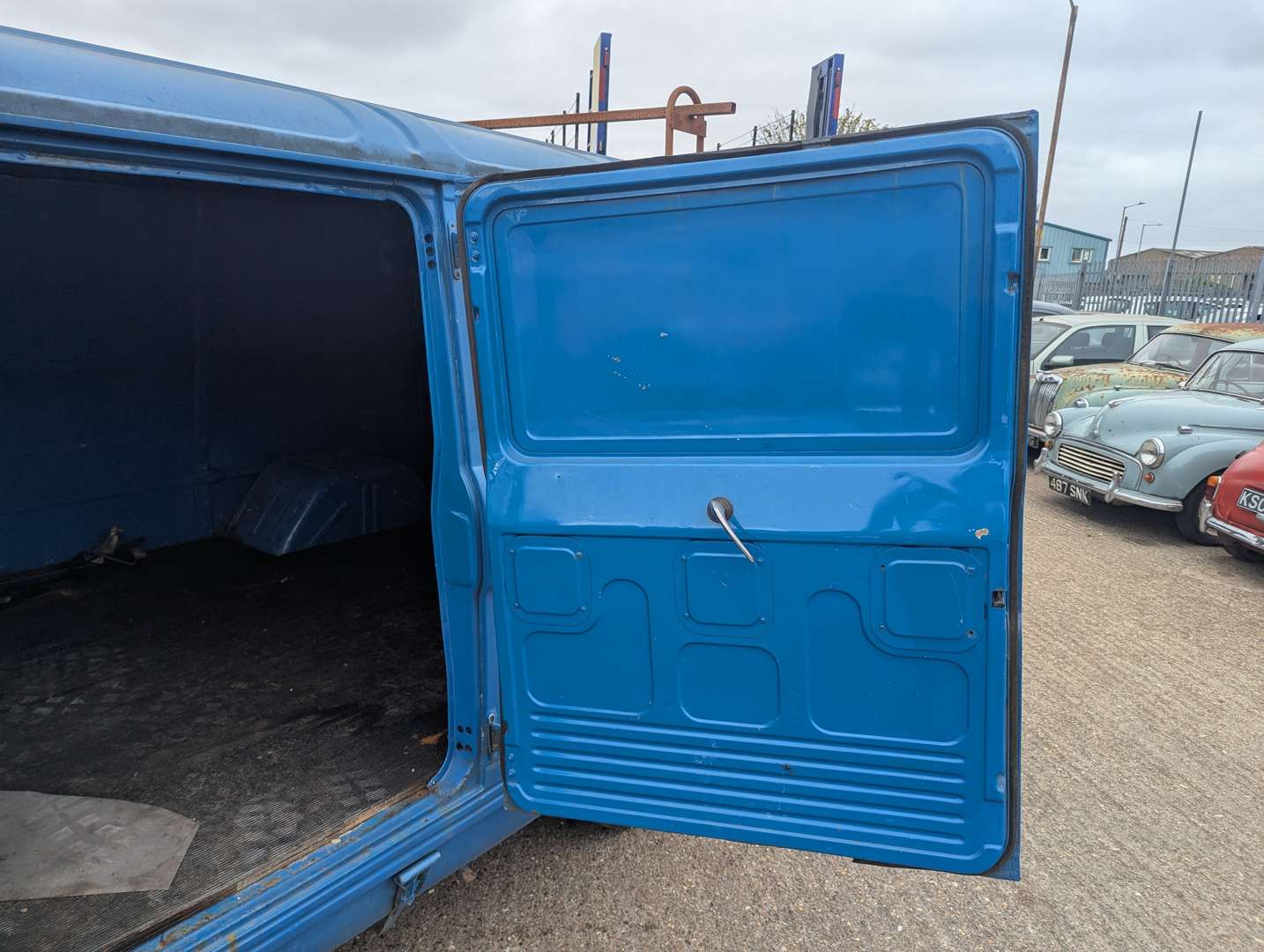 <p>1973 COMMER FC VAN</p>