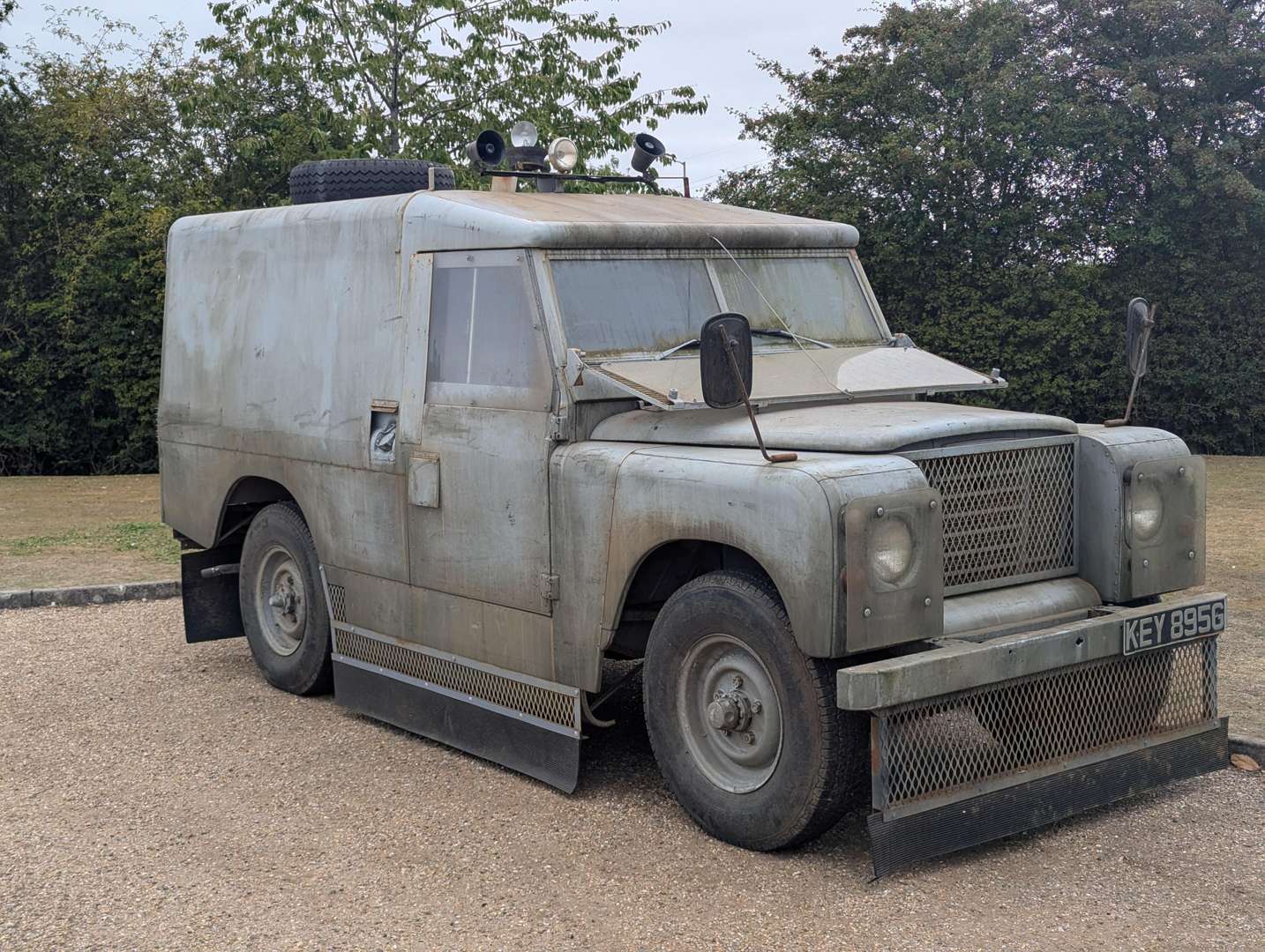 <p>1969 LAND ROVER SERIES IIA 109"</p>