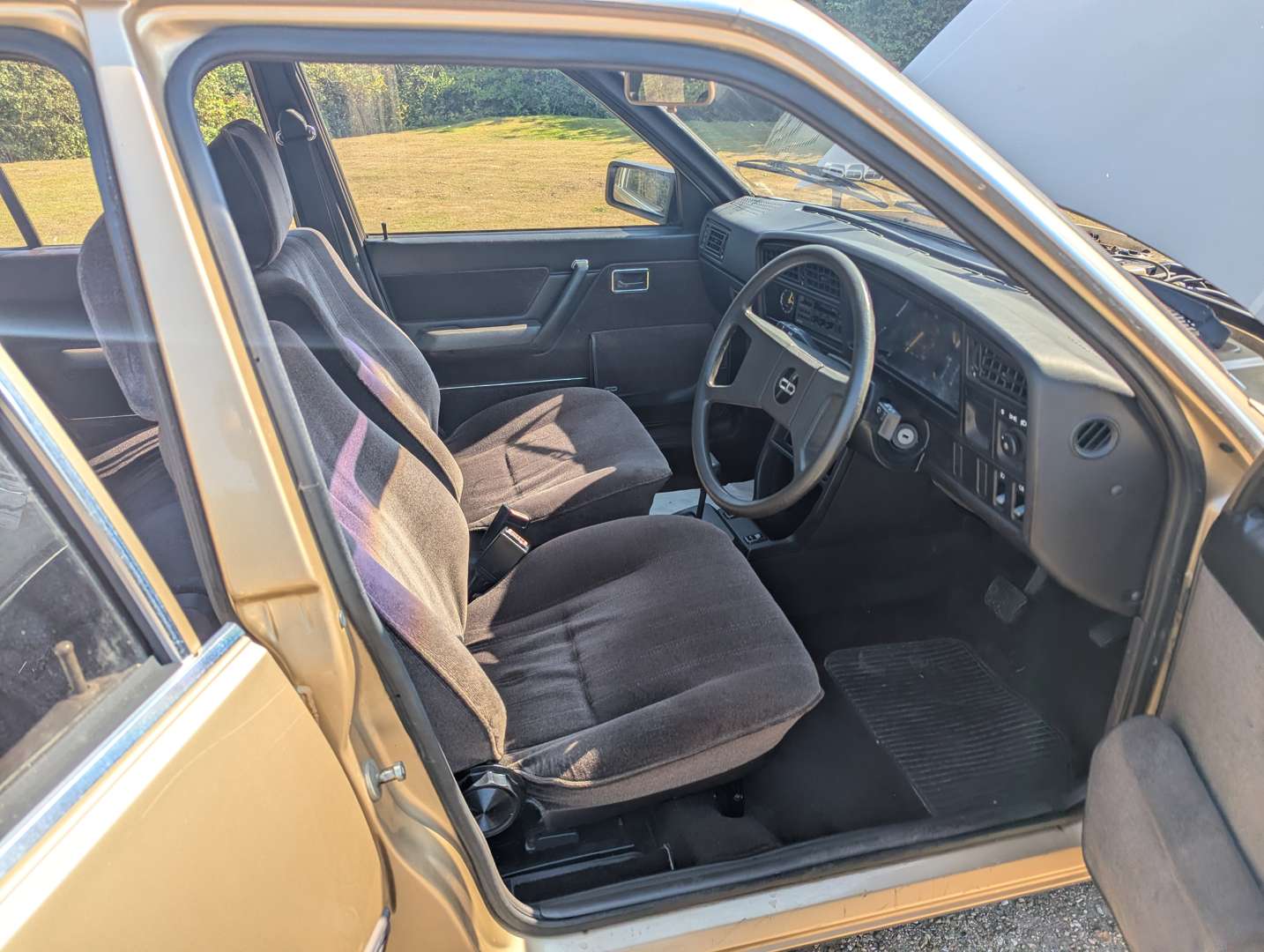 <p>1984 VAUXHALL CAVALIER CD 1.8E</p>