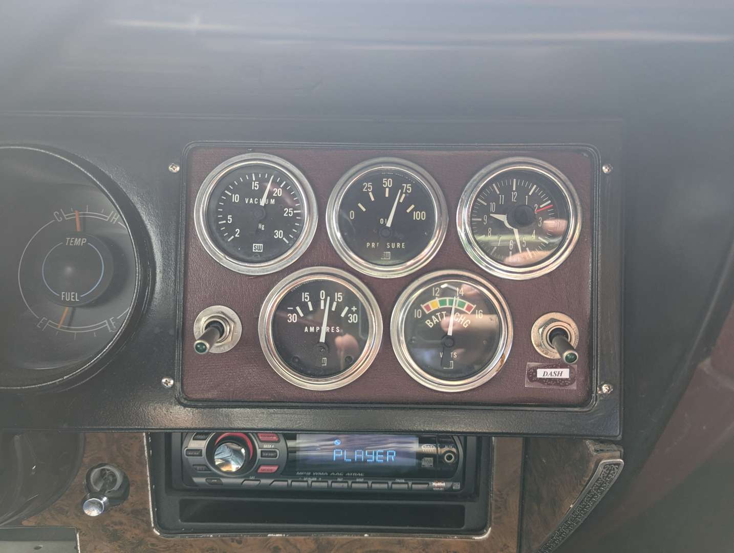 <p>1976 CHRYSLER CORDOBA COUPE LHD</p>