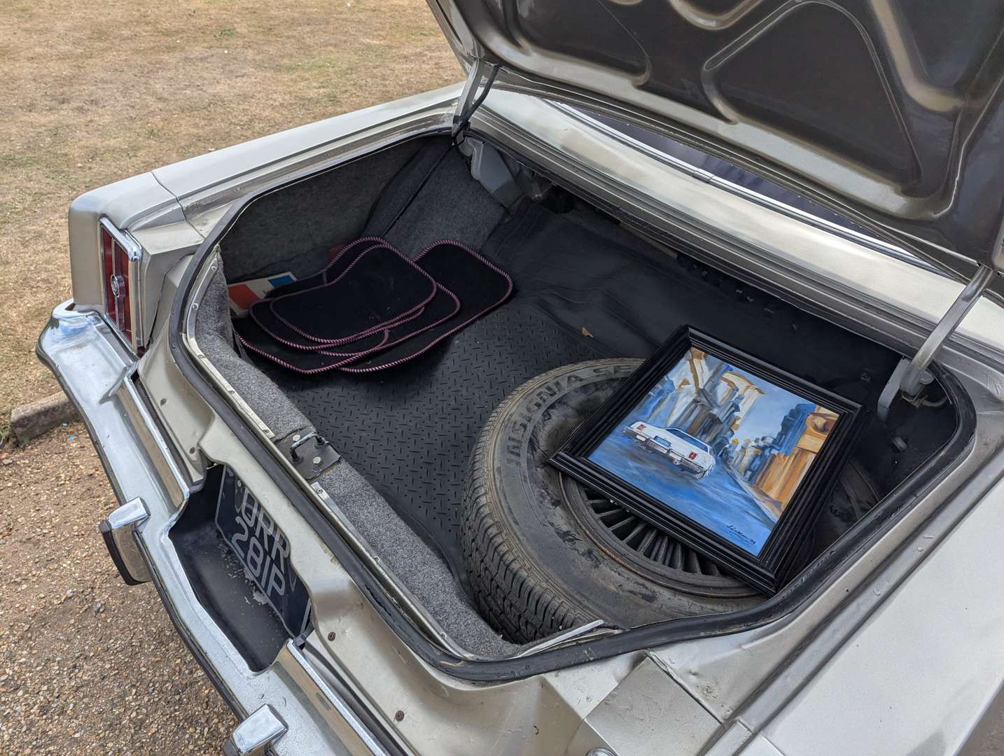 <p>1976 CHRYSLER CORDOBA COUPE LHD</p>