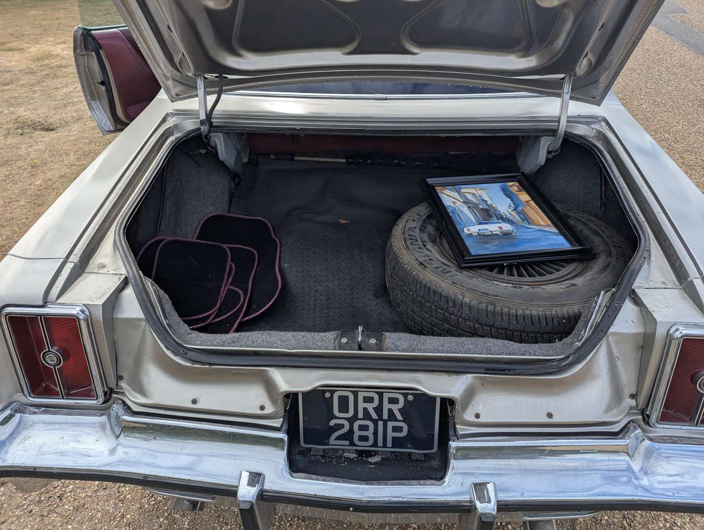 <p>1976 CHRYSLER CORDOBA COUPE LHD</p>