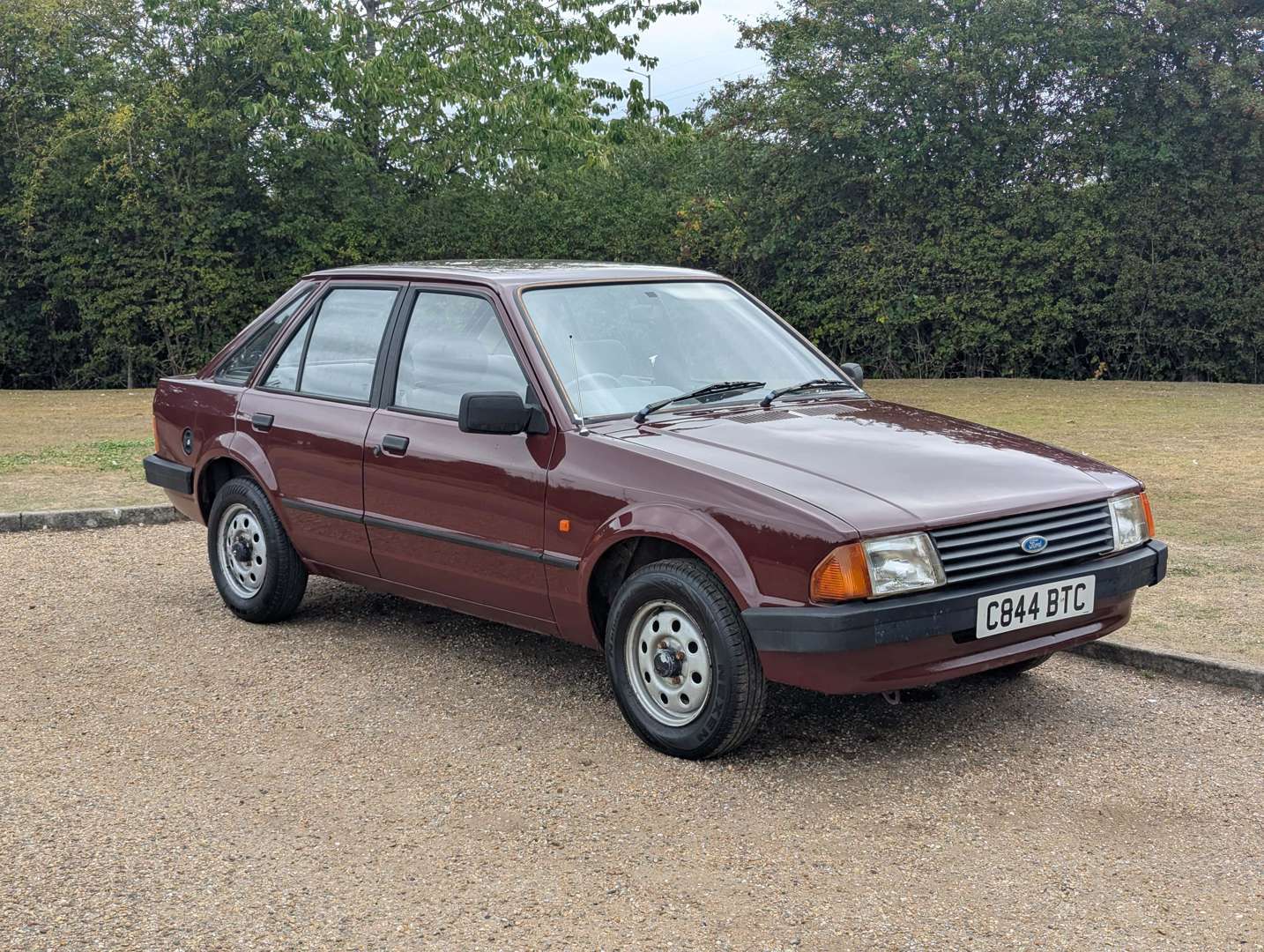 <p>1986 FORD ESCORT L</p>