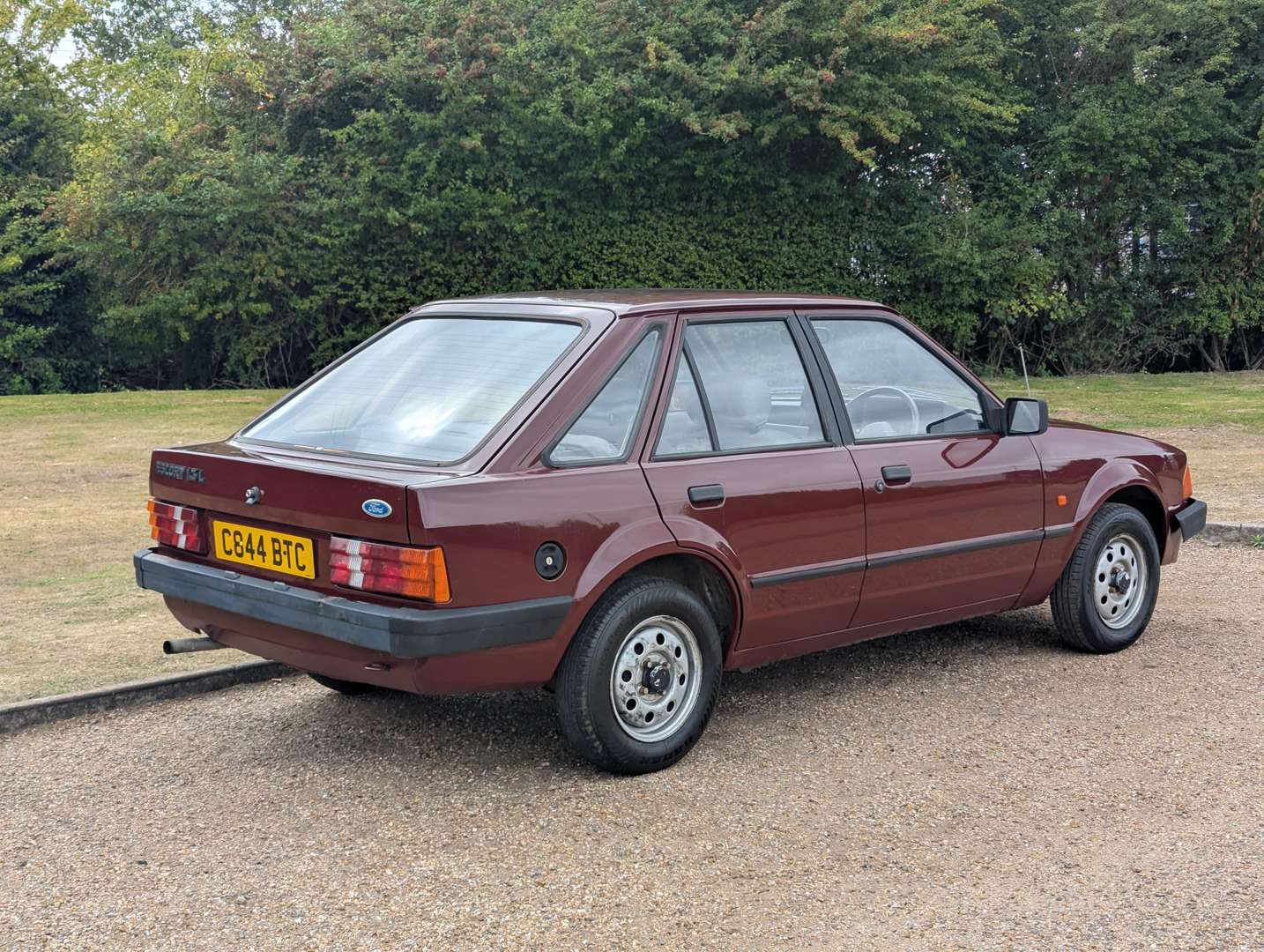 <p>1986 FORD ESCORT L</p>