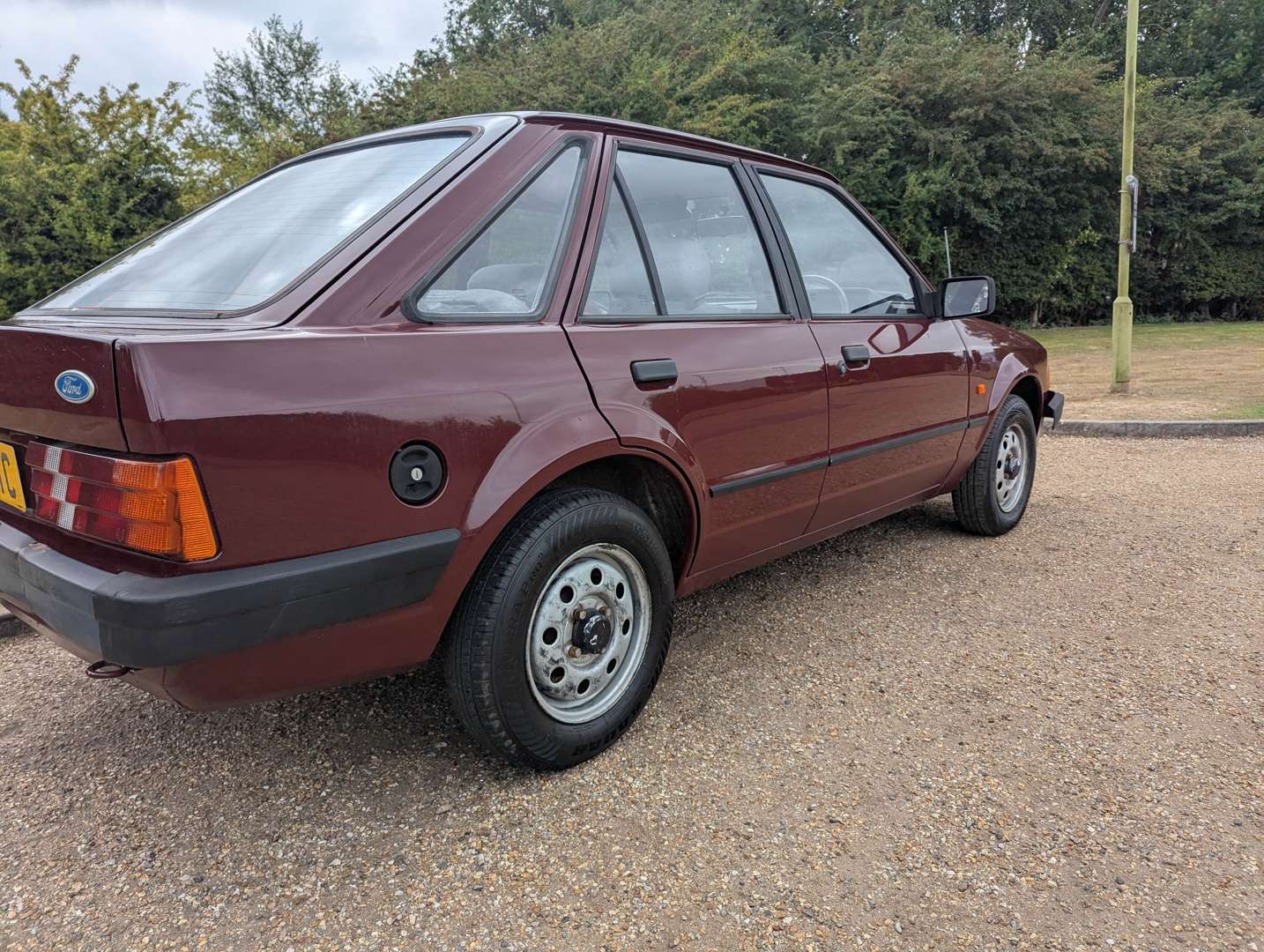 <p>1986 FORD ESCORT L</p>