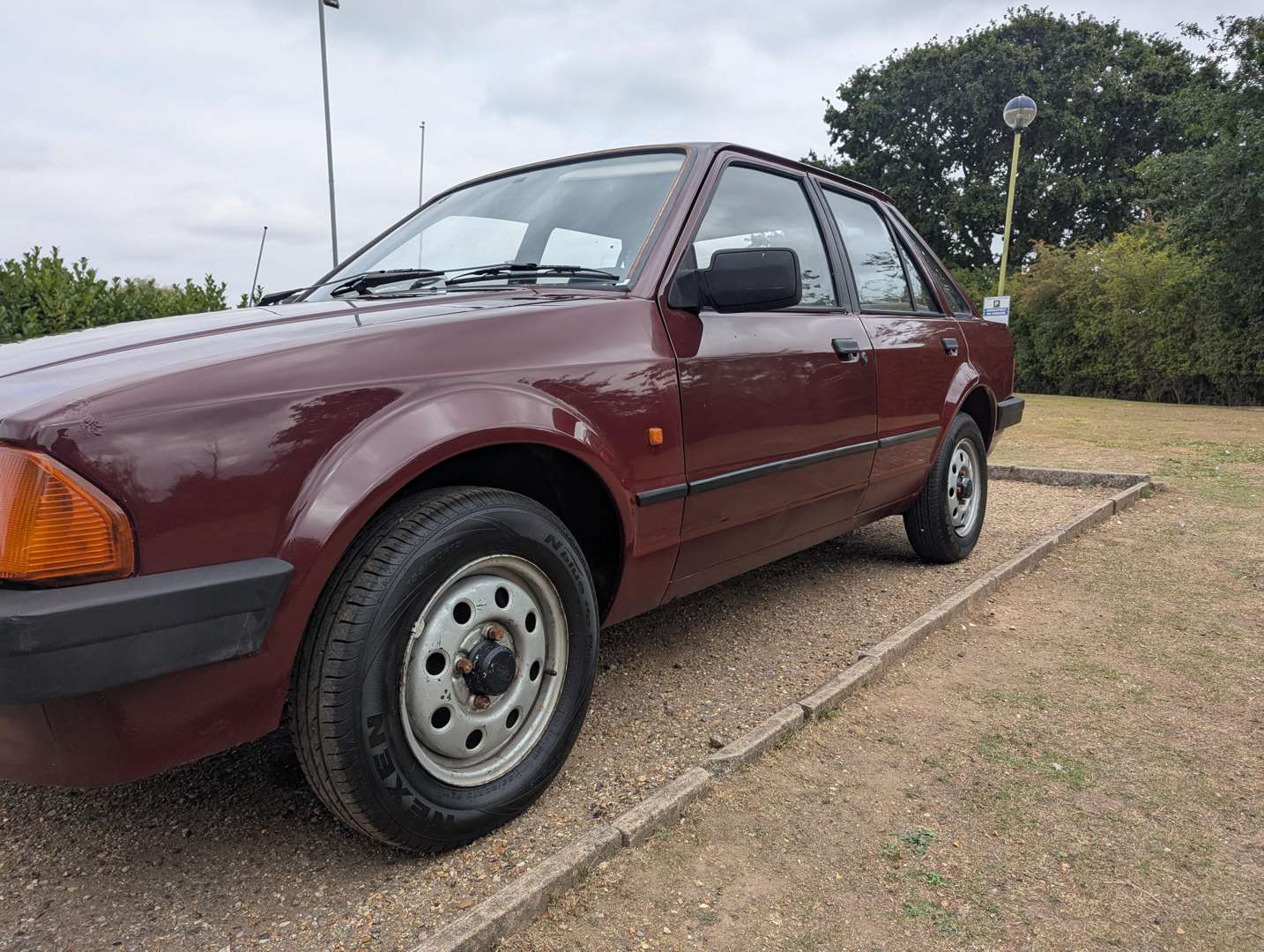 <p>1986 FORD ESCORT L</p>