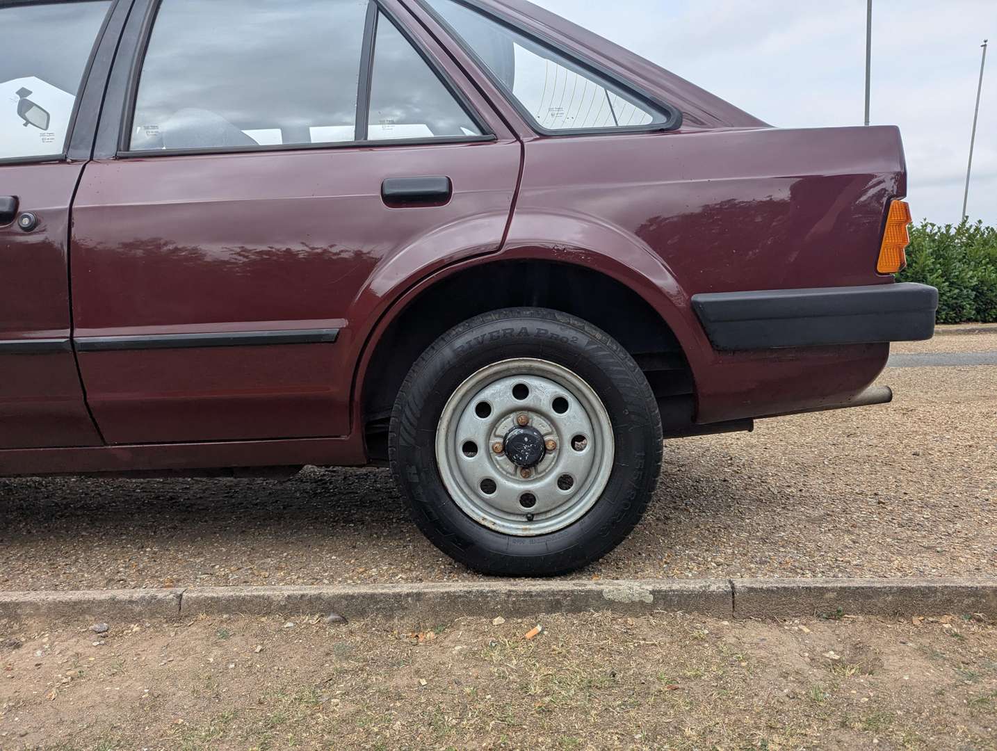 <p>1986 FORD ESCORT L</p>