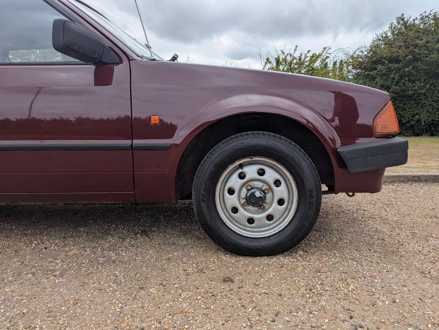 <p>1986 FORD ESCORT L</p>