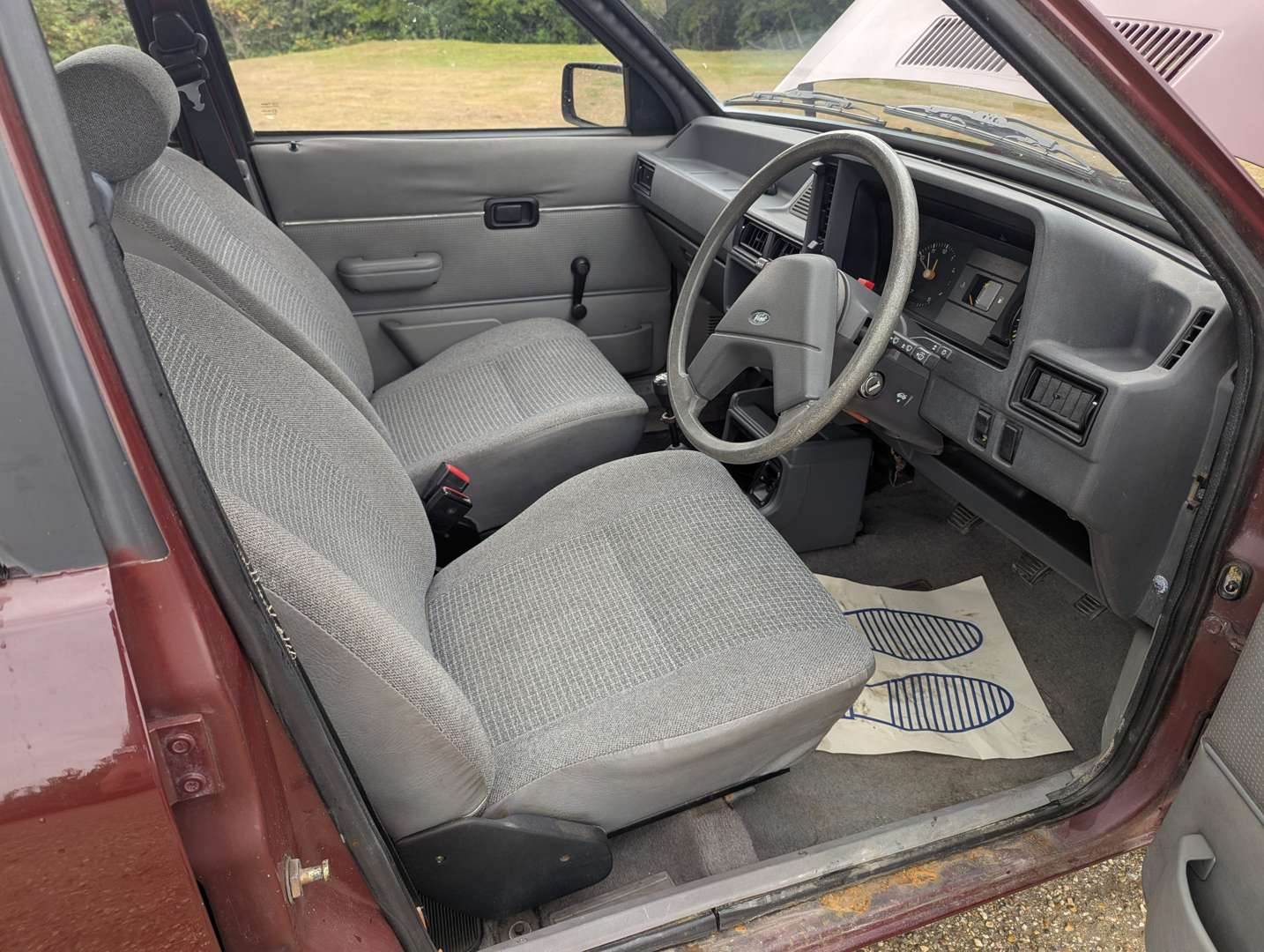 <p>1986 FORD ESCORT L</p>