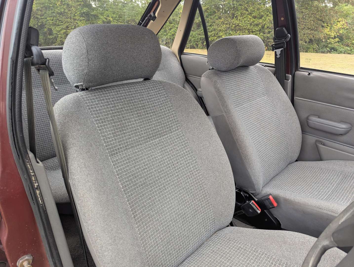 <p>1986 FORD ESCORT L</p>