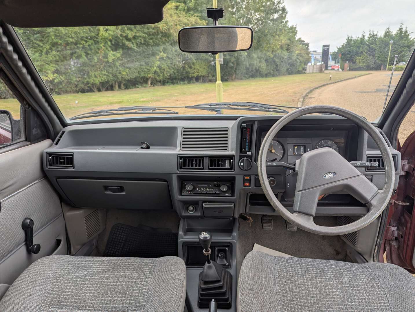 <p>1986 FORD ESCORT L</p>