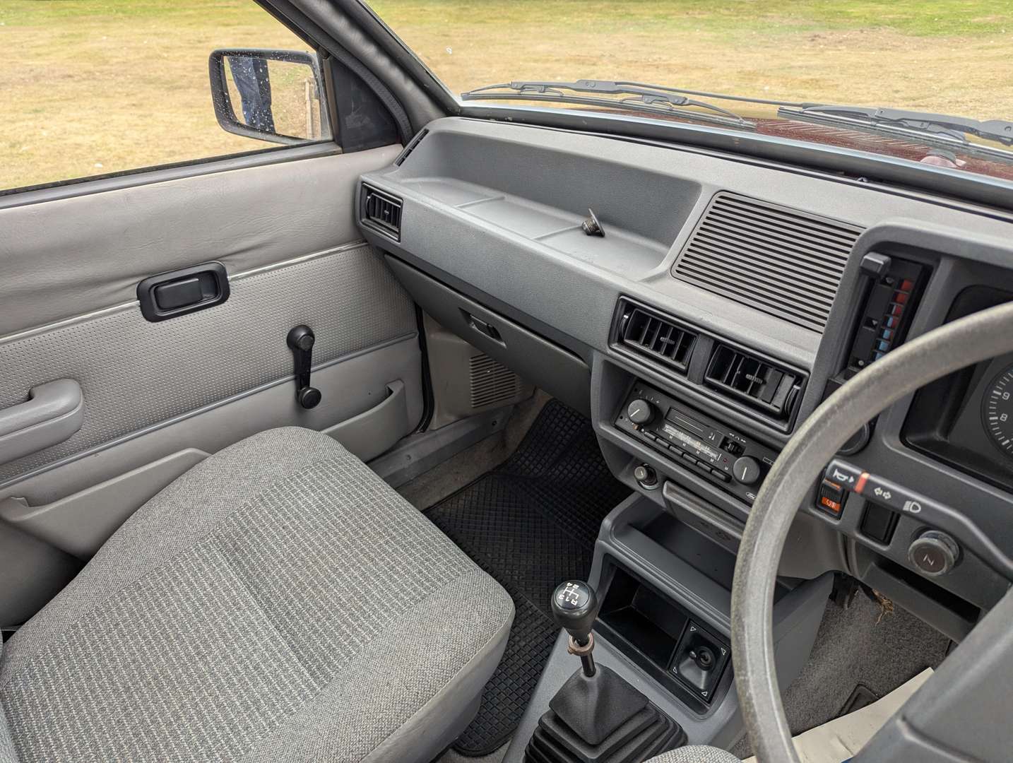 <p>1986 FORD ESCORT L</p>