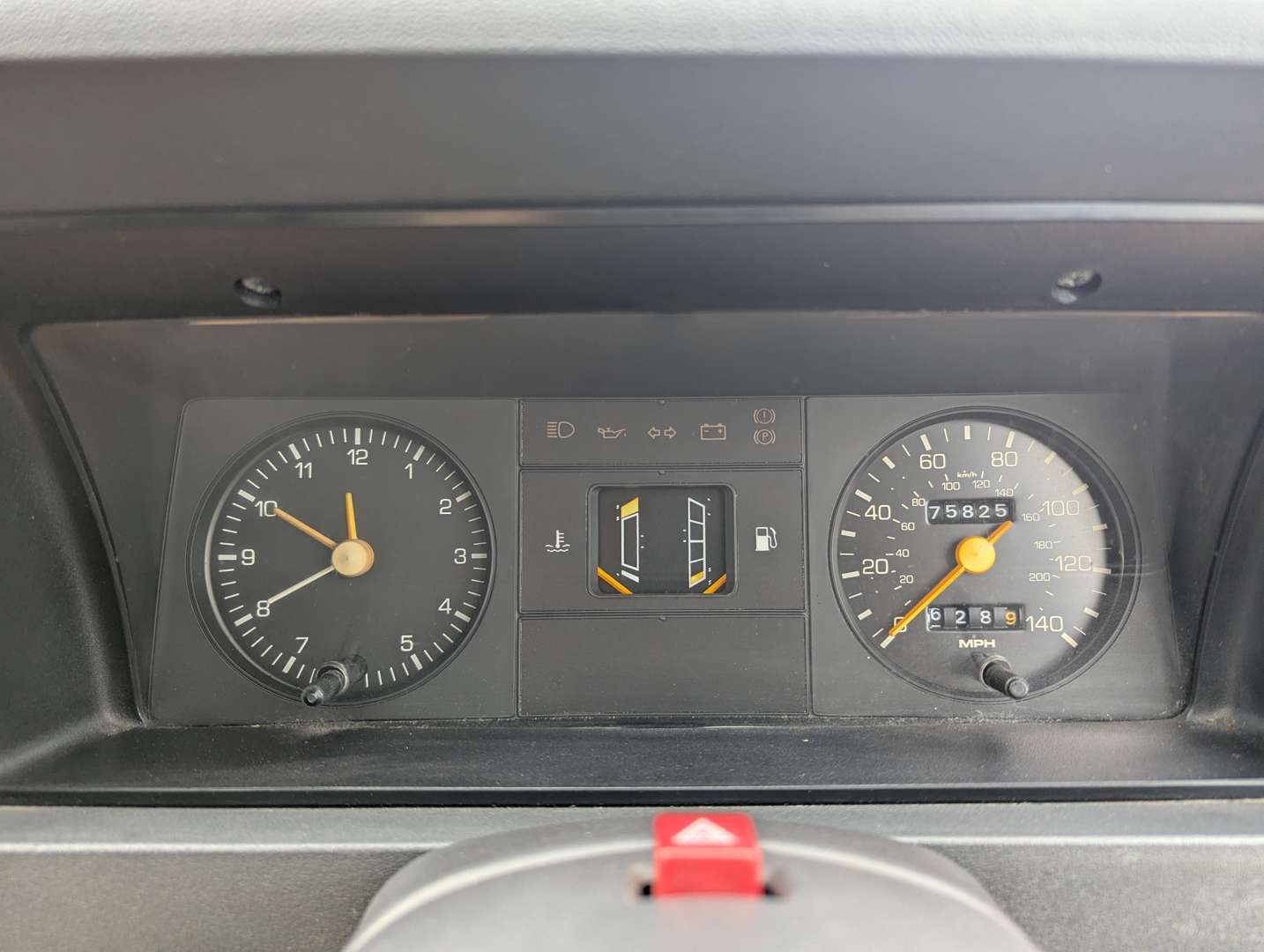 <p>1986 FORD ESCORT L</p>