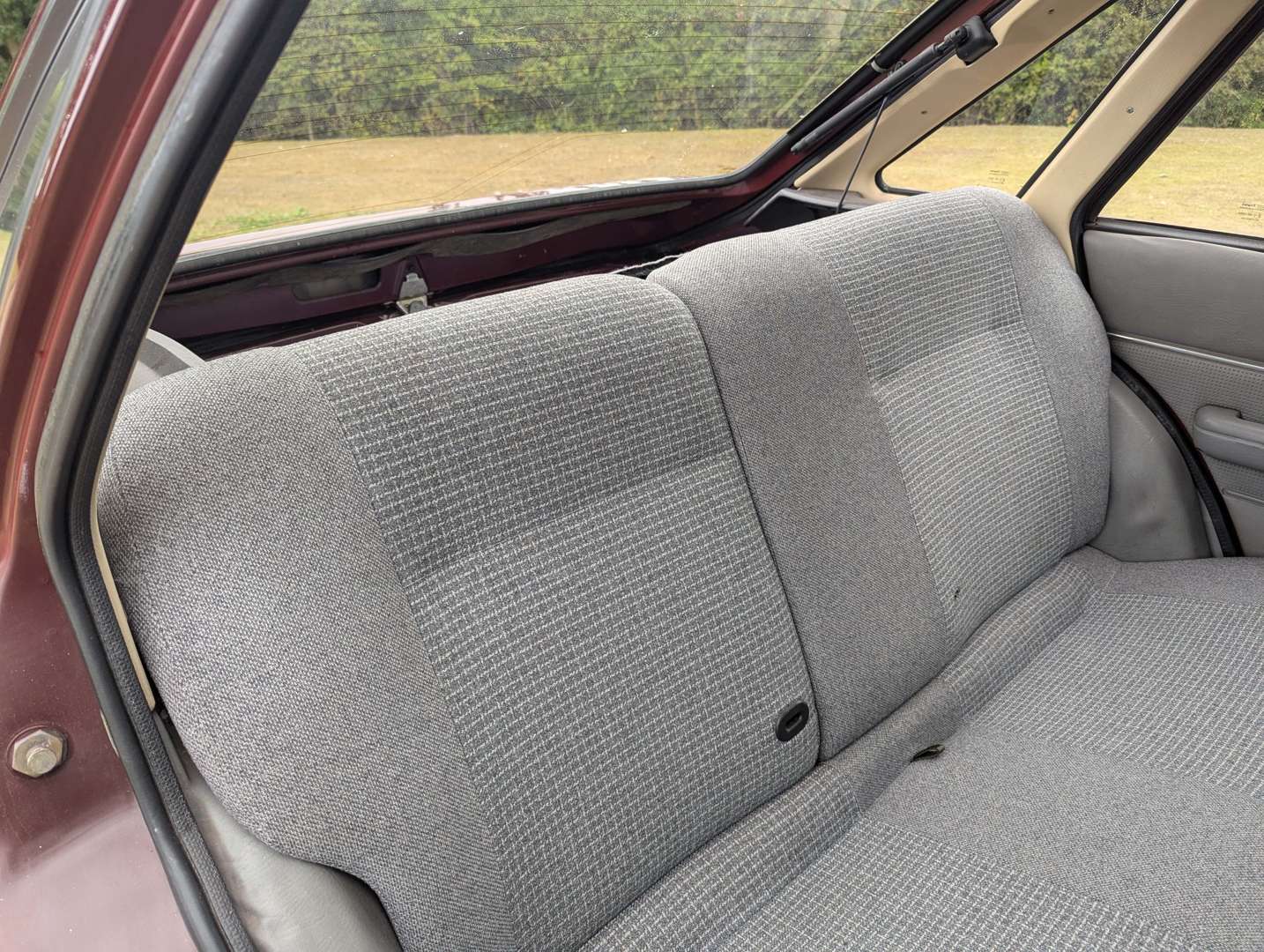 <p>1986 FORD ESCORT L</p>