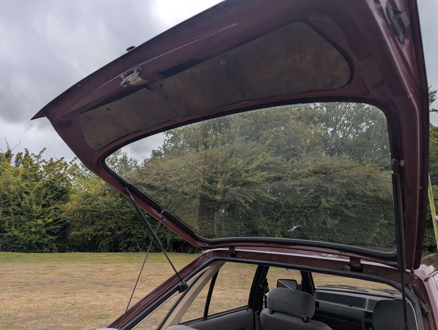 <p>1986 FORD ESCORT L</p>