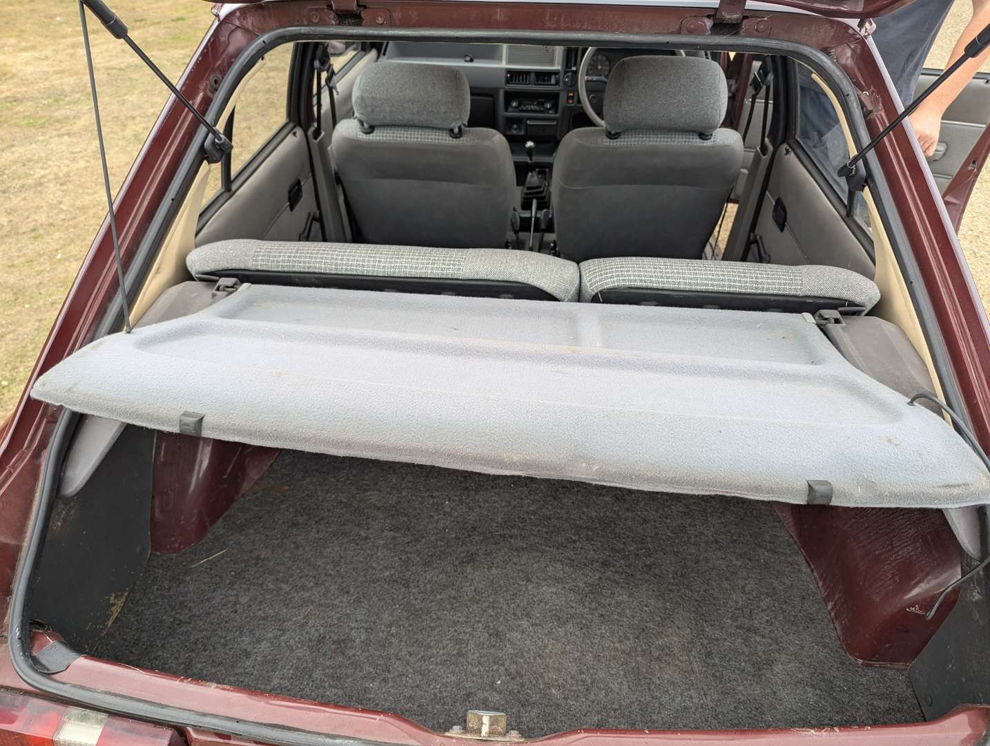 <p>1986 FORD ESCORT L</p>