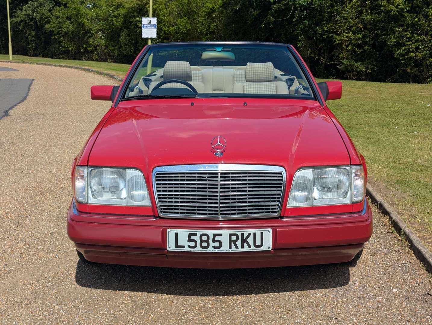<p>1994 MERCEDES E220 CABRIOLET</p>
