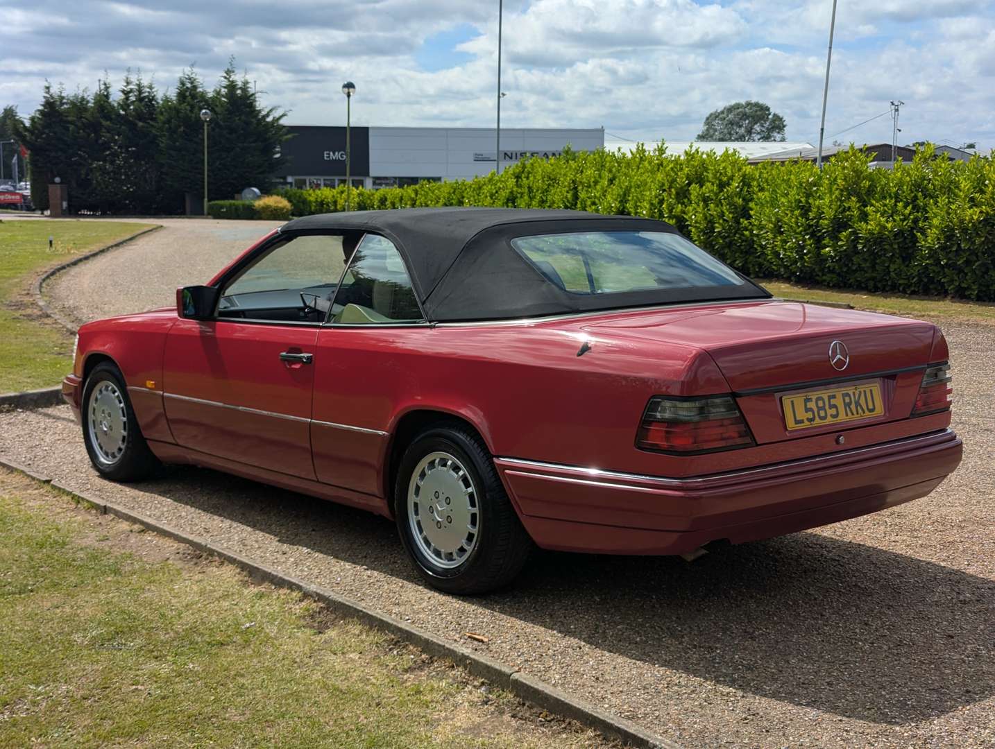 <p>1994 MERCEDES E220 CABRIOLET</p>