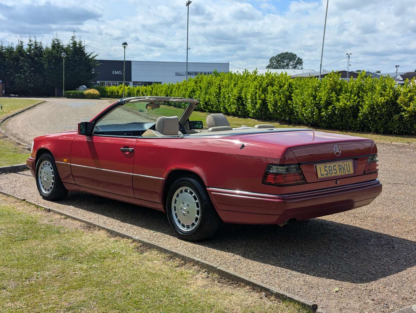 <p>1994 MERCEDES E220 CABRIOLET</p>