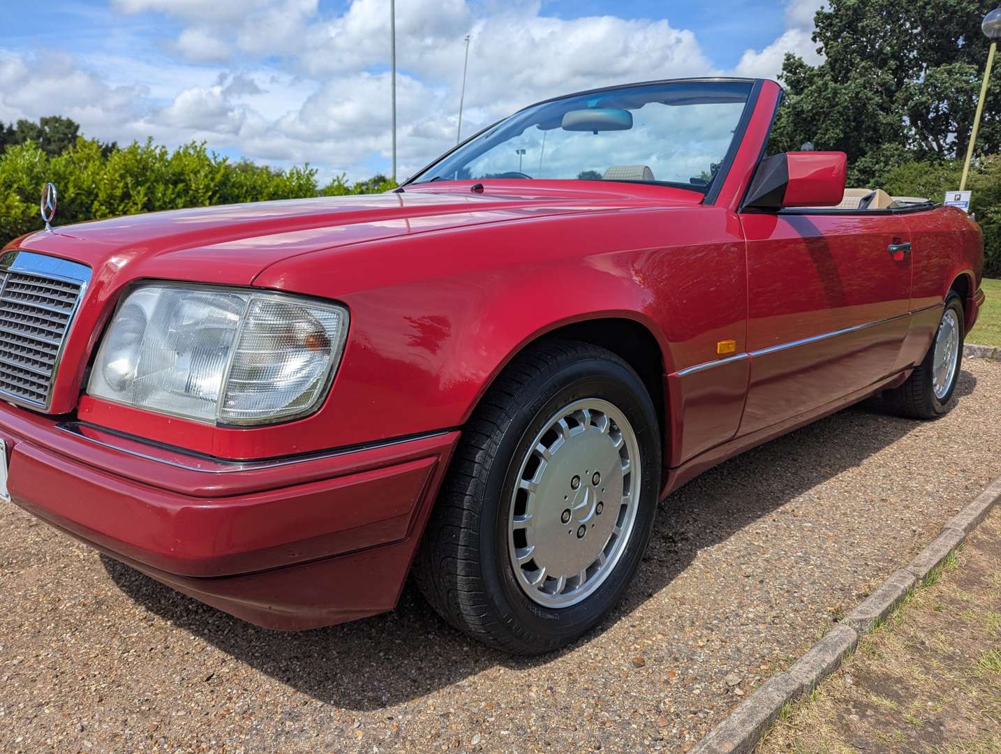 <p>1994 MERCEDES E220 CABRIOLET</p>