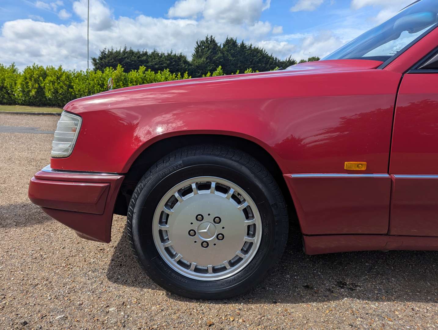 <p>1994 MERCEDES E220 CABRIOLET</p>