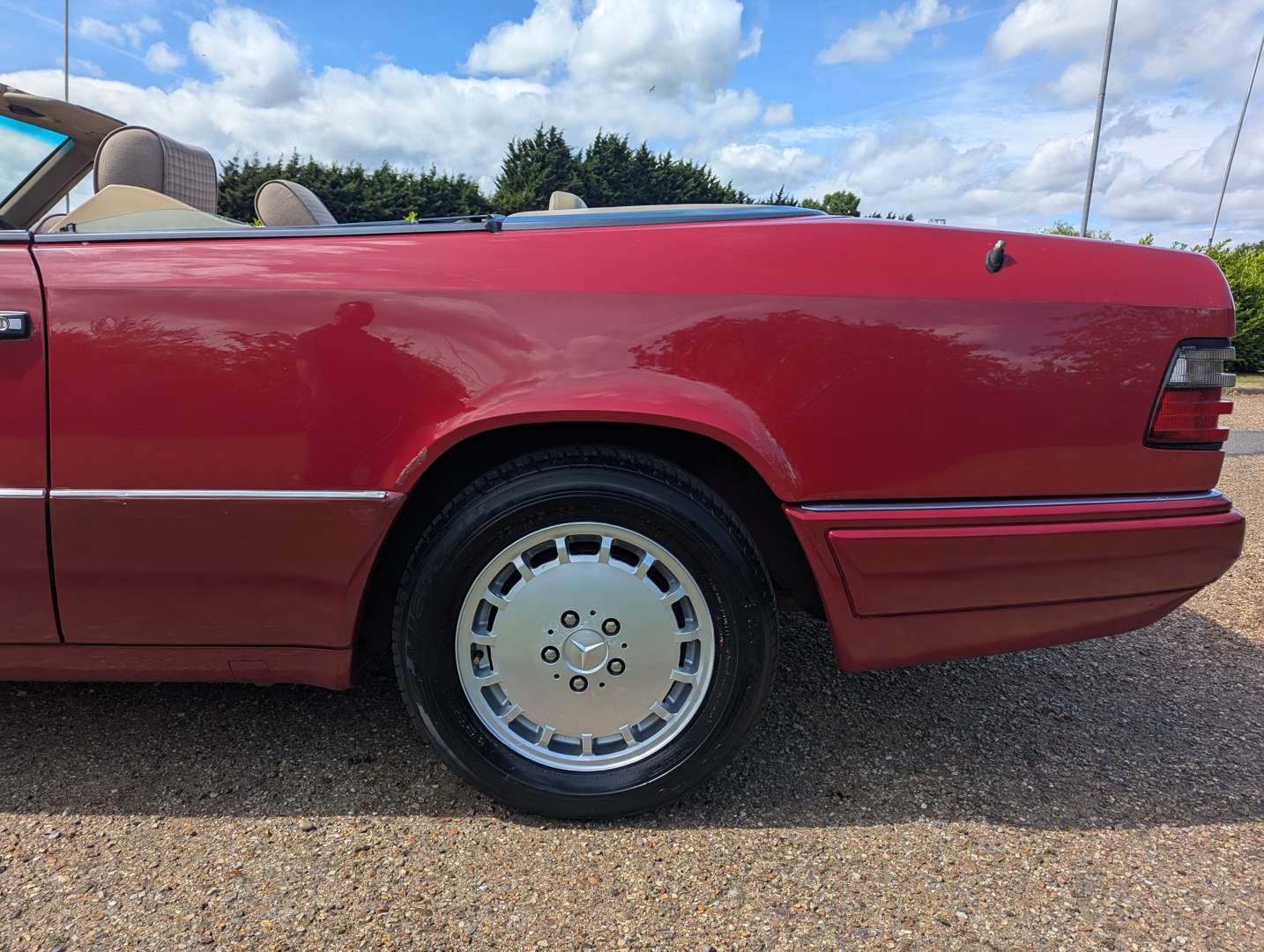 <p>1994 MERCEDES E220 CABRIOLET</p>