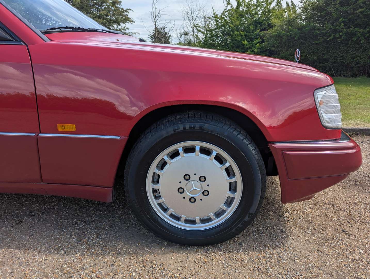 <p>1994 MERCEDES E220 CABRIOLET</p>