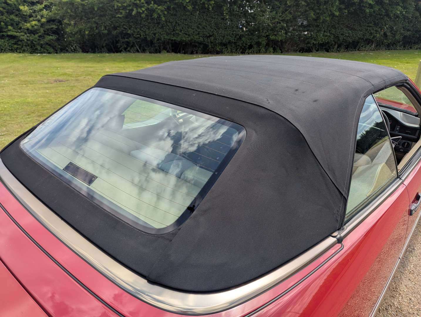 <p>1994 MERCEDES E220 CABRIOLET</p>