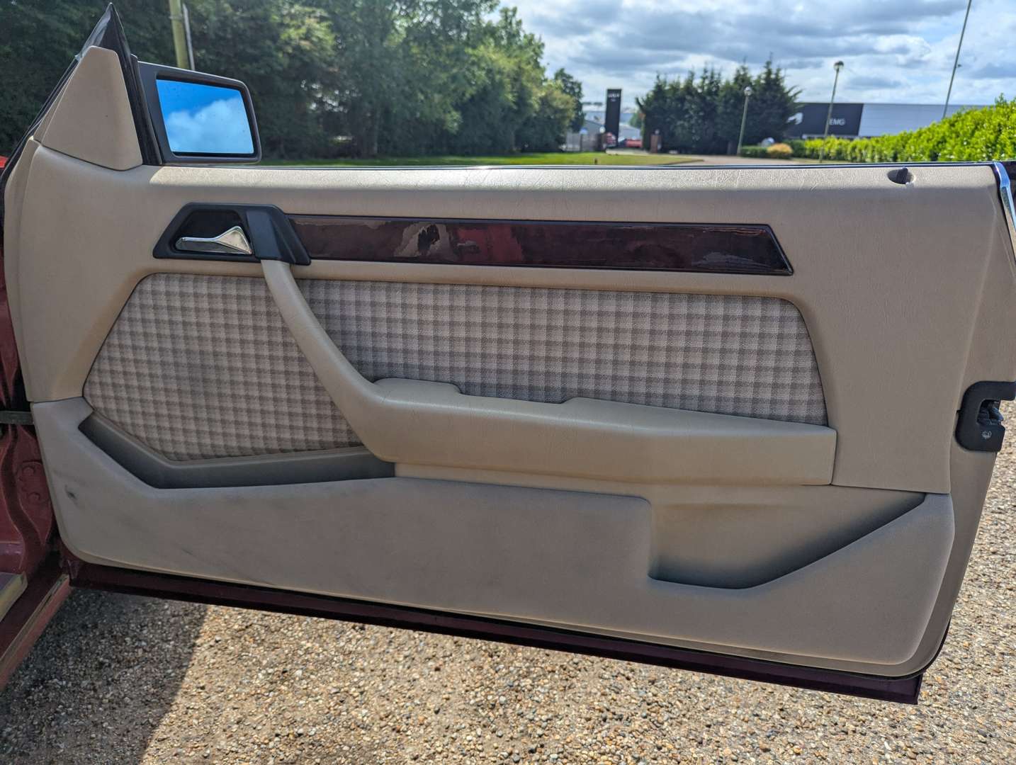 <p>1994 MERCEDES E220 CABRIOLET</p>