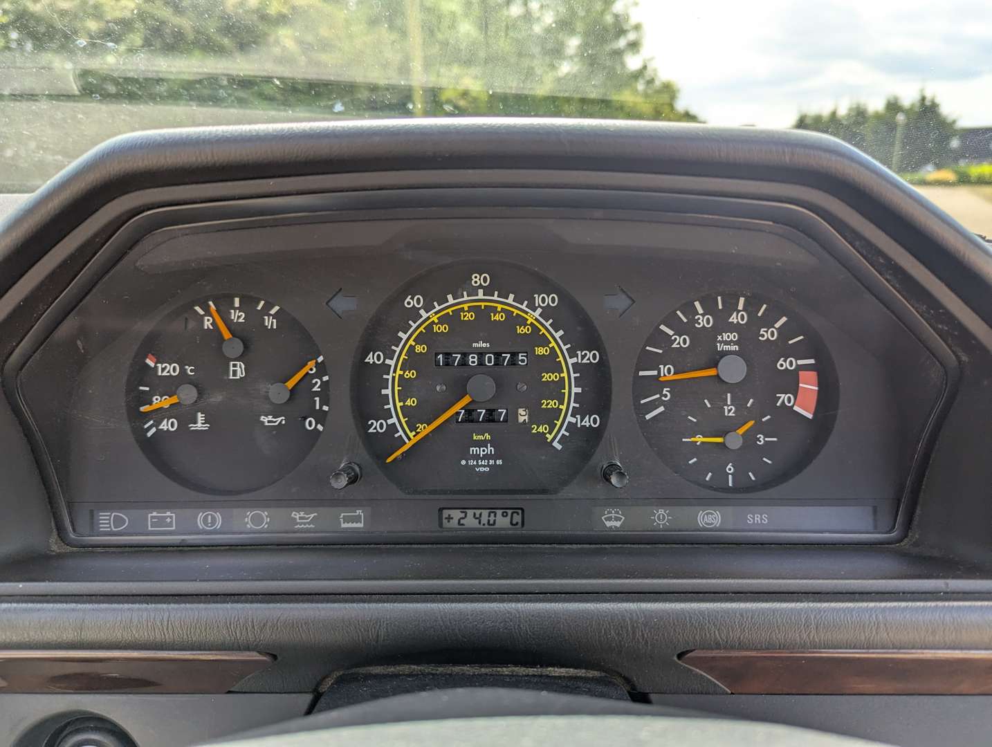 <p>1994 MERCEDES E220 CABRIOLET</p>