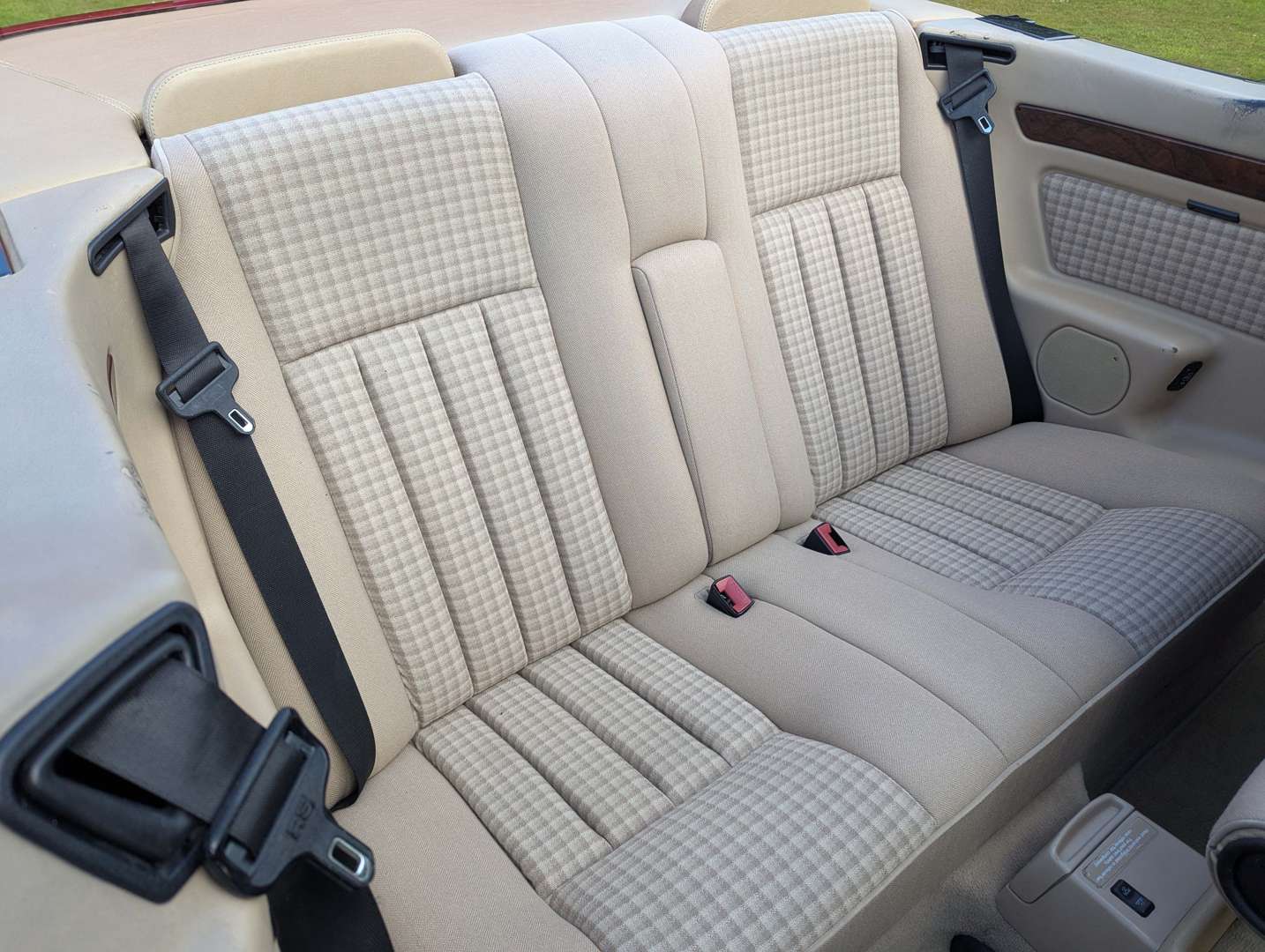 <p>1994 MERCEDES E220 CABRIOLET</p>