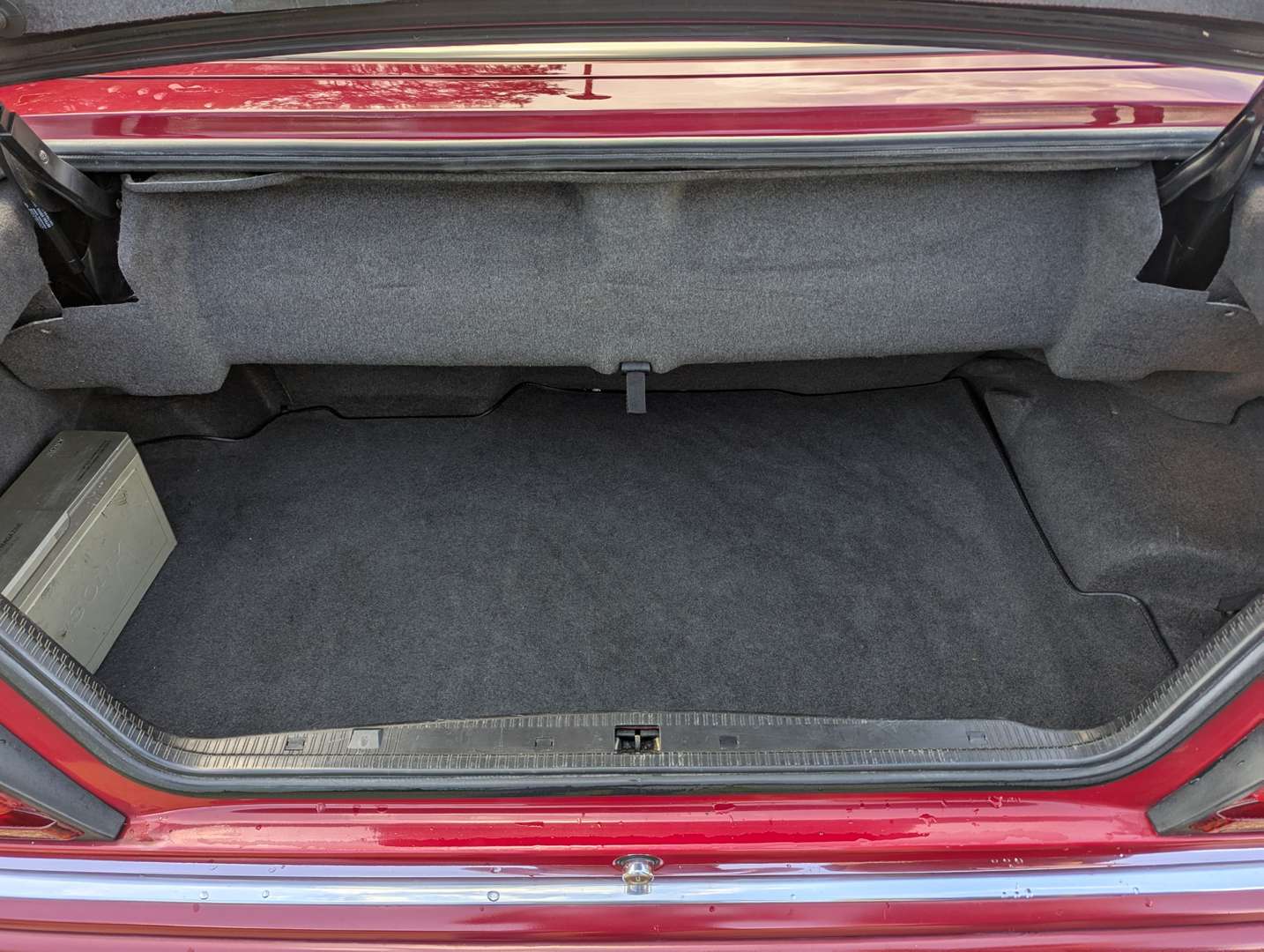 <p>1994 MERCEDES E220 CABRIOLET</p>