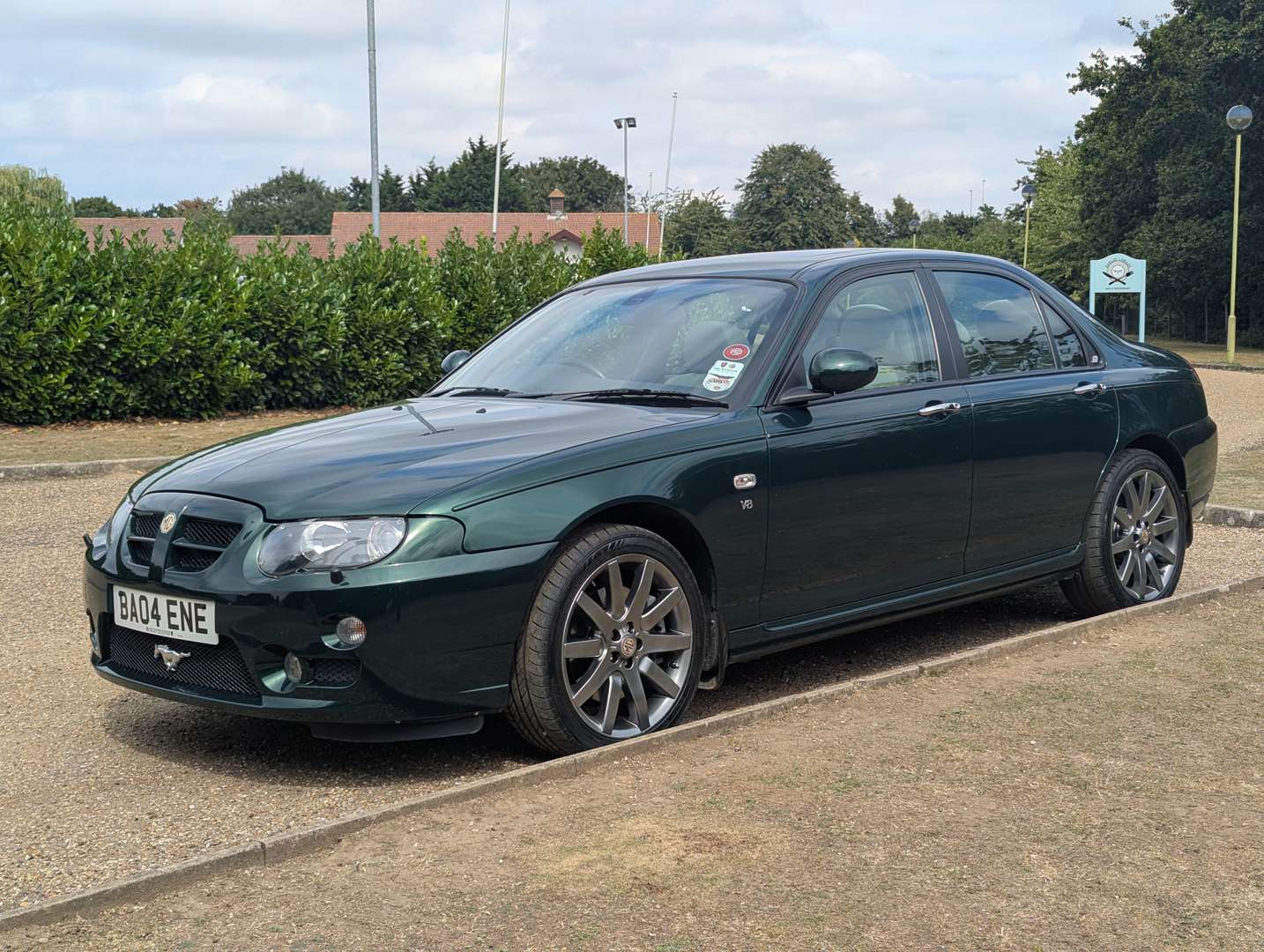 <p>2004 MG ZT SE V8 260 19,335 MILES&nbsp;</p>
