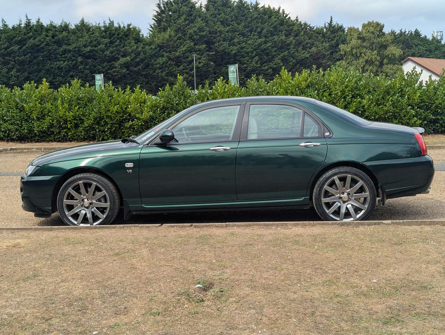 <p>2004 MG ZT SE V8 260 19,335 MILES&nbsp;</p>