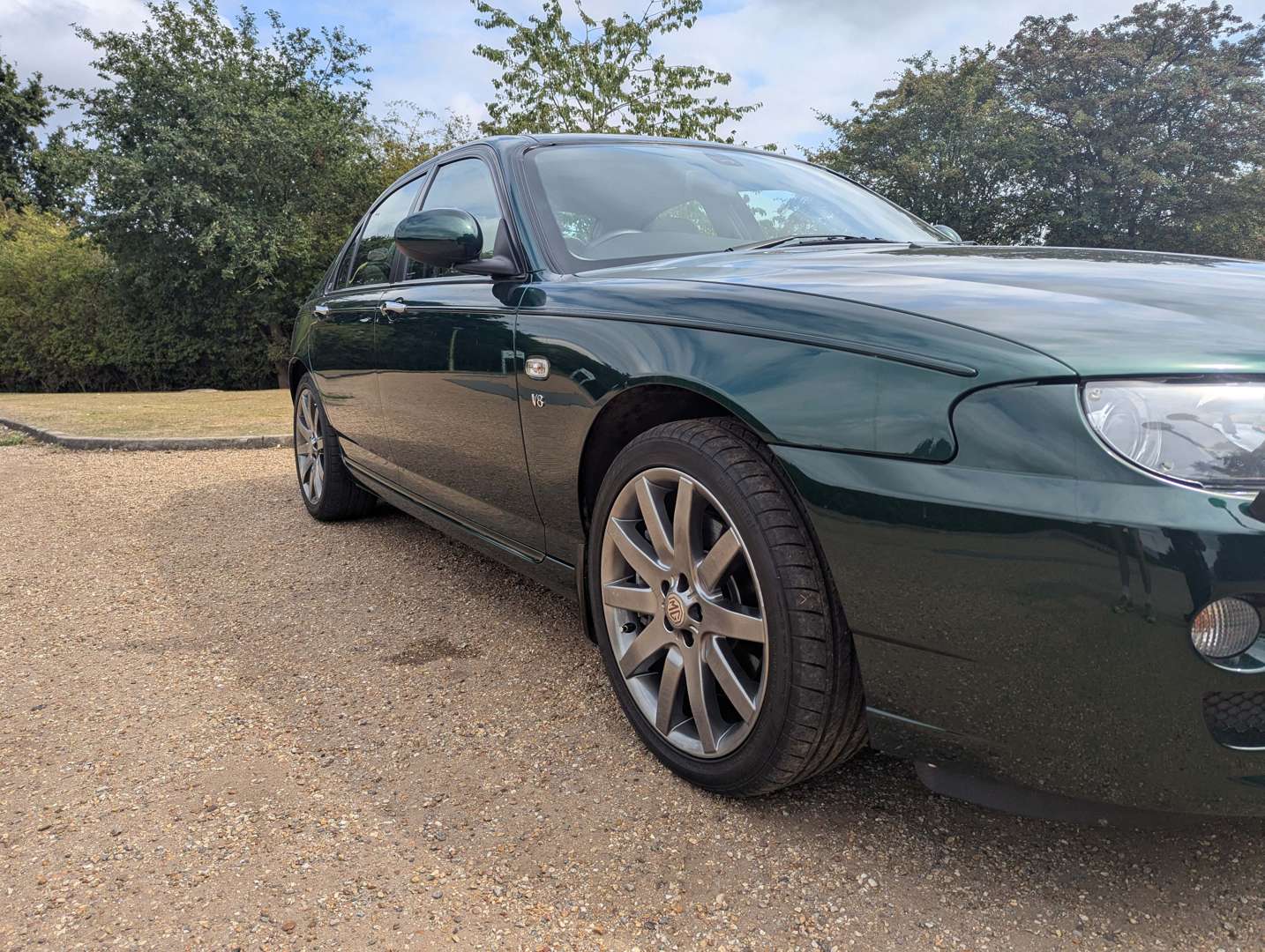 <p>2004 MG ZT SE V8 260 19,335 MILES&nbsp;</p>
