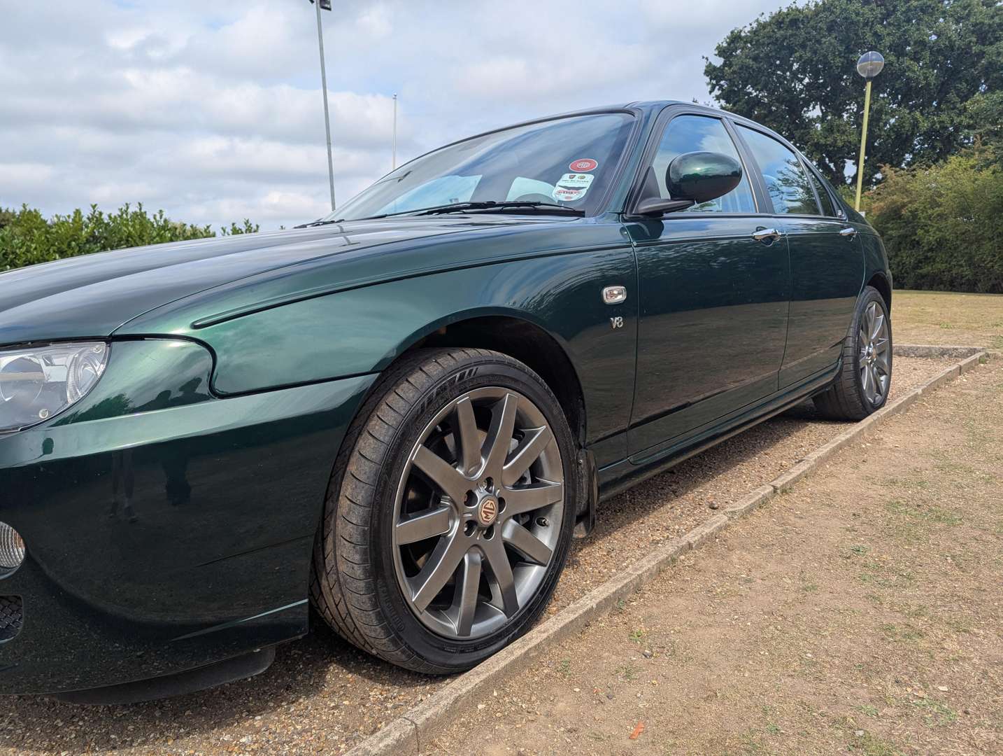 <p>2004 MG ZT SE V8 260 19,335 MILES&nbsp;</p>