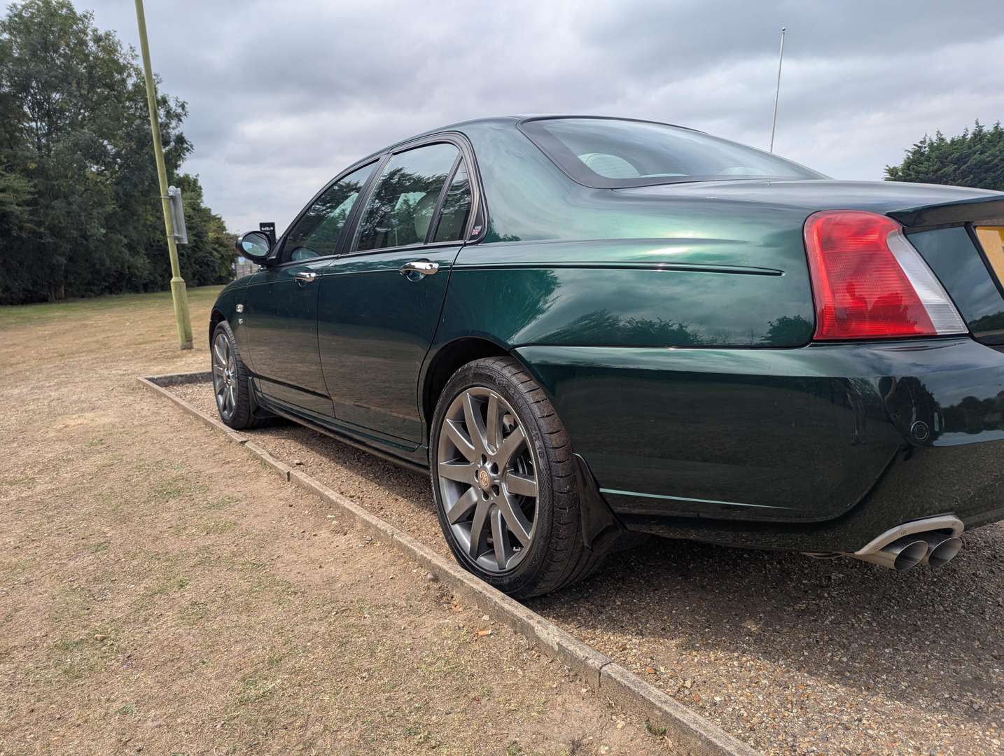 <p>2004 MG ZT SE V8 260 19,335 MILES&nbsp;</p>